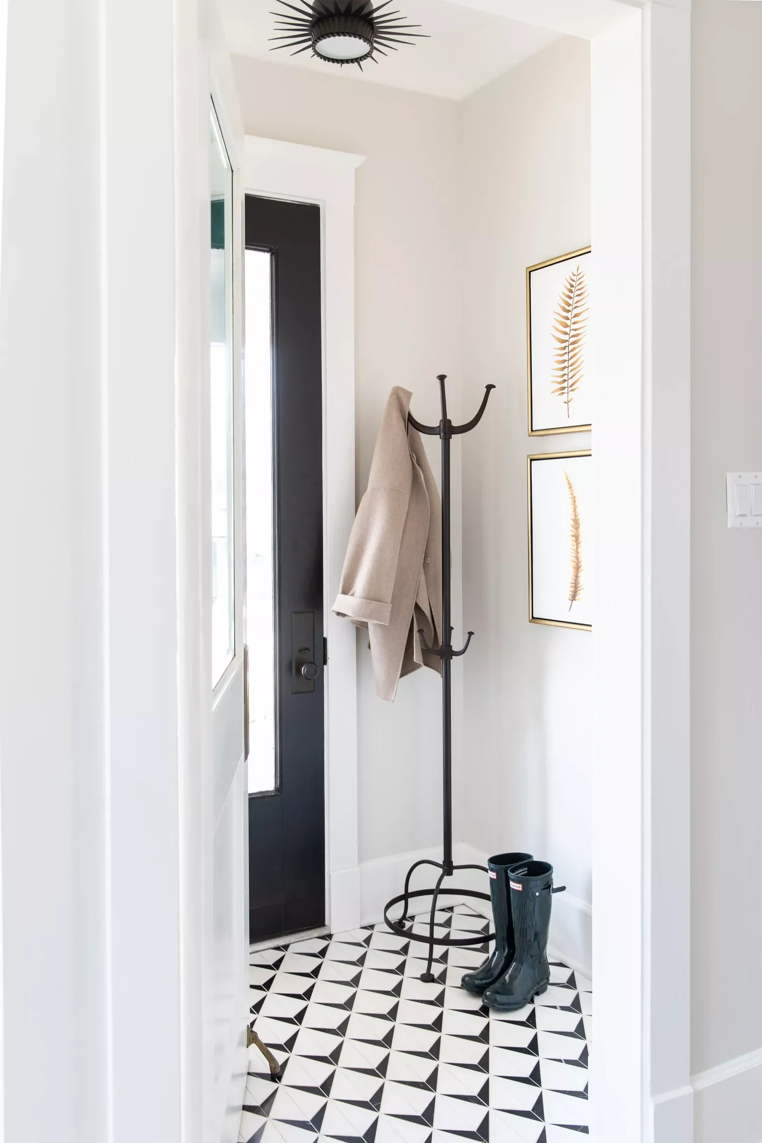31 Brilliant Small Entryway Ideas That'll Make Your Space Feel Amazing Add Patterned Floor Tile