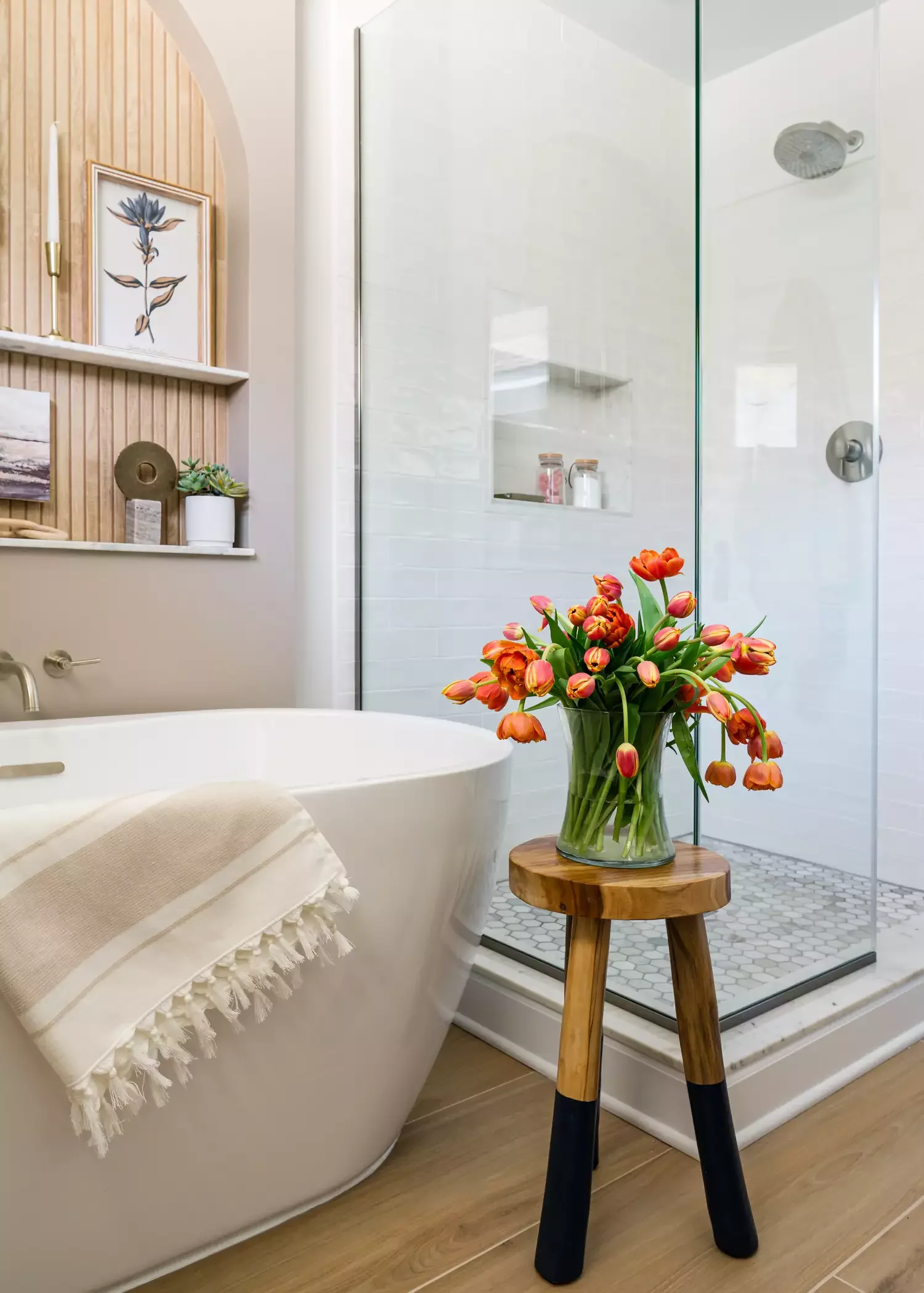 18 Beautiful Beige Bathroom Ideas That Minimalists Absolutely Adore 12 Add Penny Tile