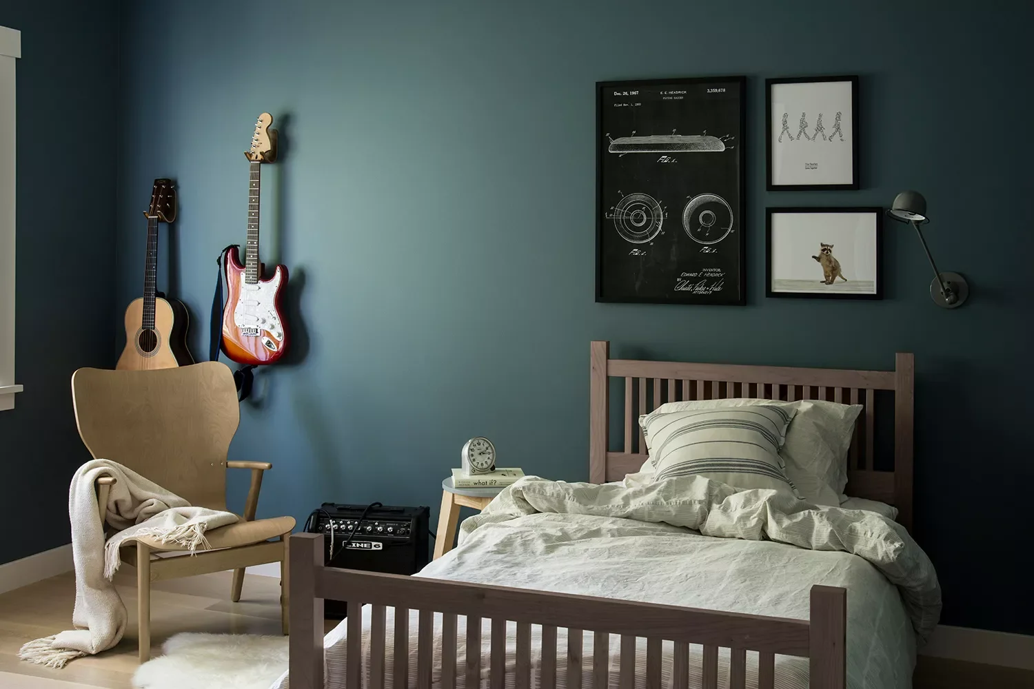 45 Cozy Bedroom Ideas That Will Transform Your Space Into a Dreamy Retreat 16 Add Personal Touches