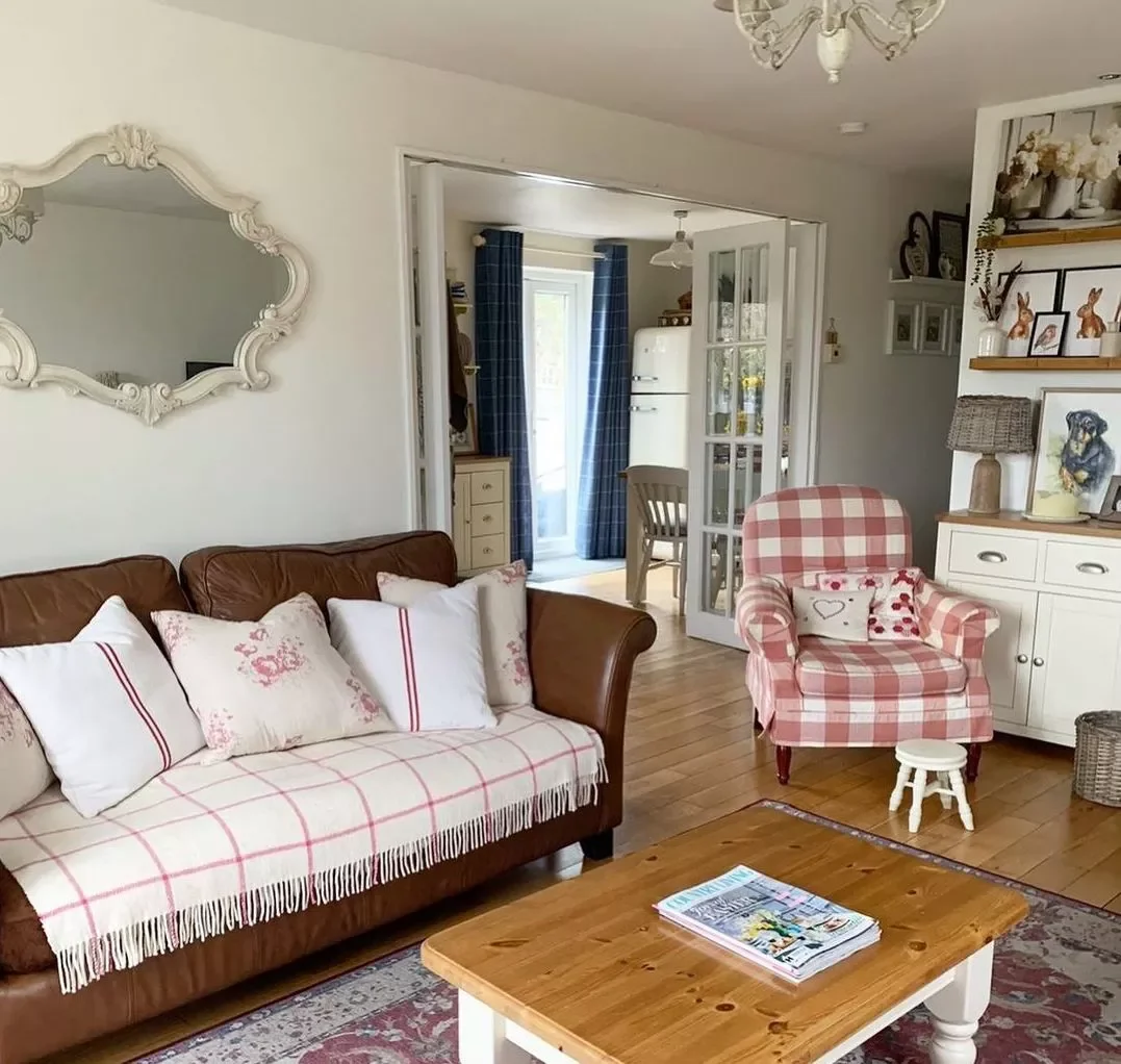 40 Cozy Country Living Room Ideas That Create Instant Warmth 13 Add Plaid Accents