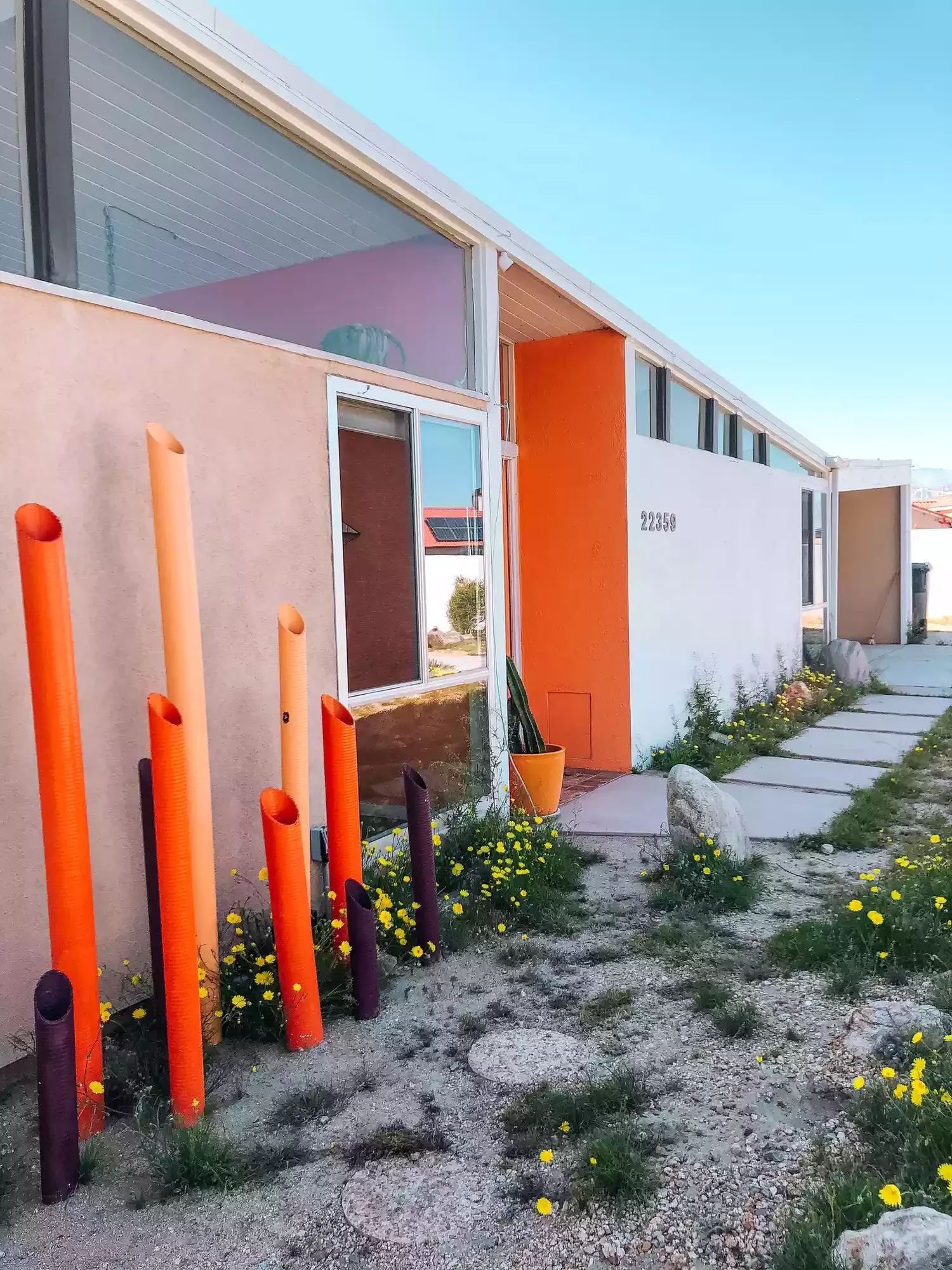 60 Garden Decor Ideas That Transform Your Outdoor Space Add Pops of Color