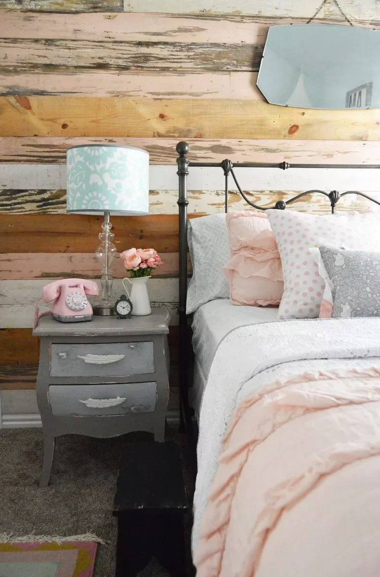 25 Charming Ways to Create Your Dream Vintage-Style Bedroom 2 Add Retro Accessories