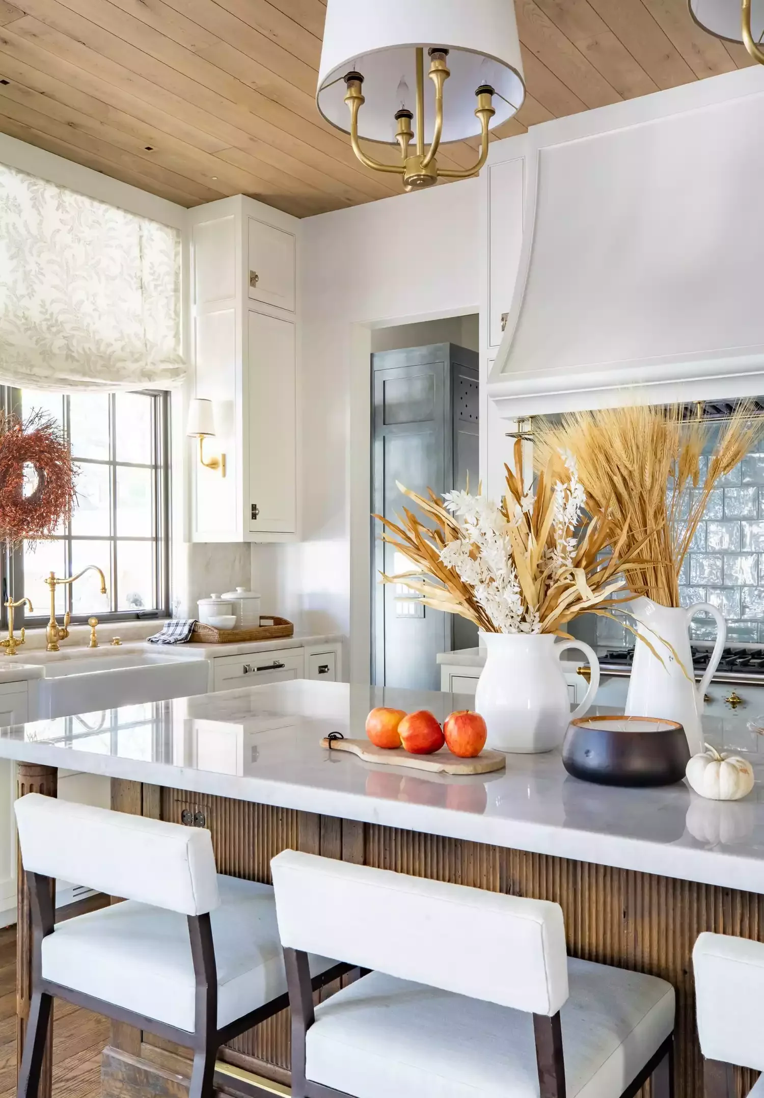78 Beautiful Fall Table Decorating Ideas to Transform Your Seasonal Celebrations 21 Add Rustic Elements