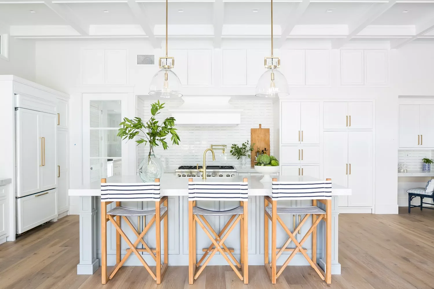 20 Beautiful Coastal Kitchen Designs That Will Transform Your Home 8 Add Sailor Stripes