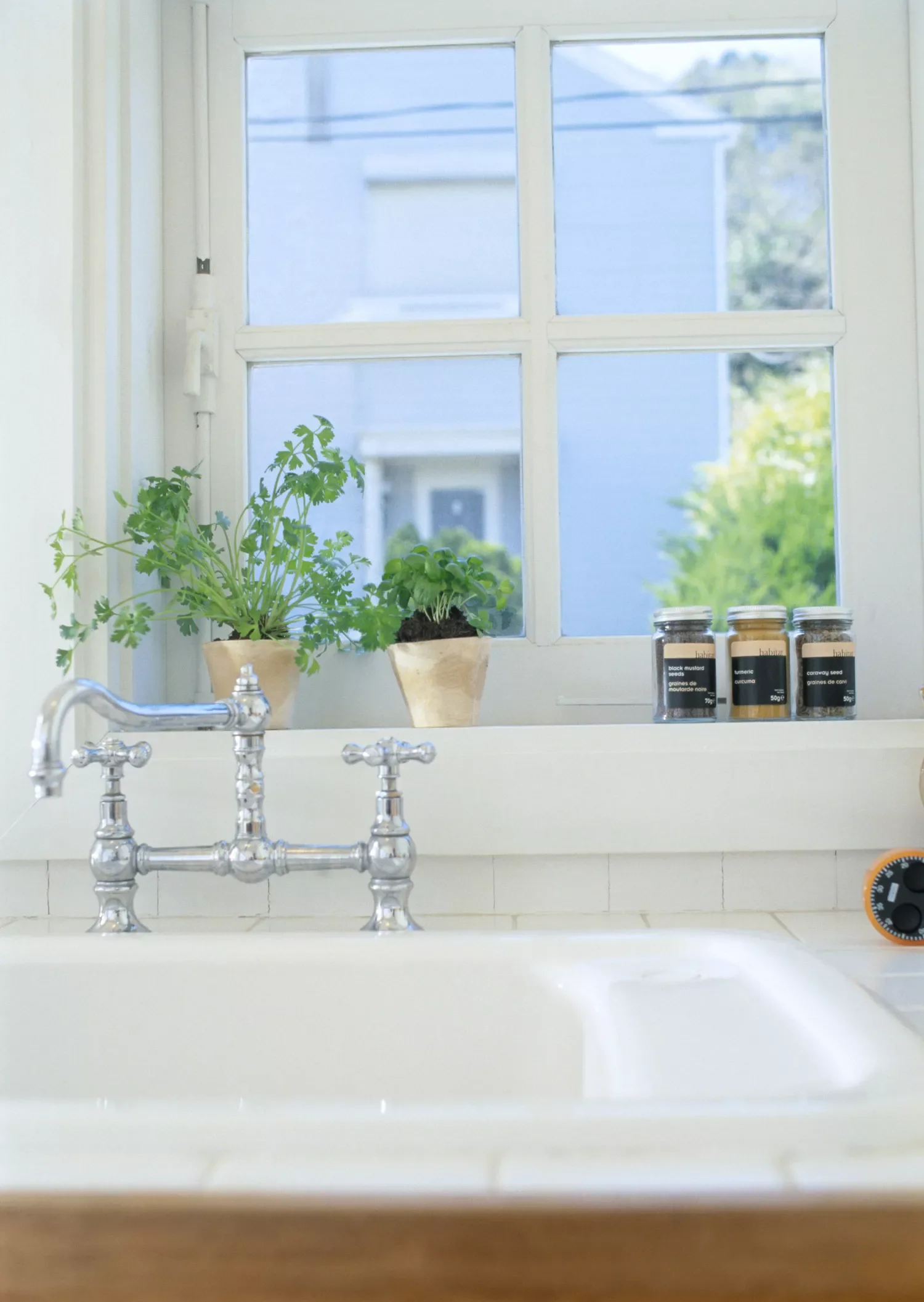 37 Creative Herb Garden Ideas to Transform Your Indoor and Outdoor Spaces Add Sun-Loving Herbs to Windowsills