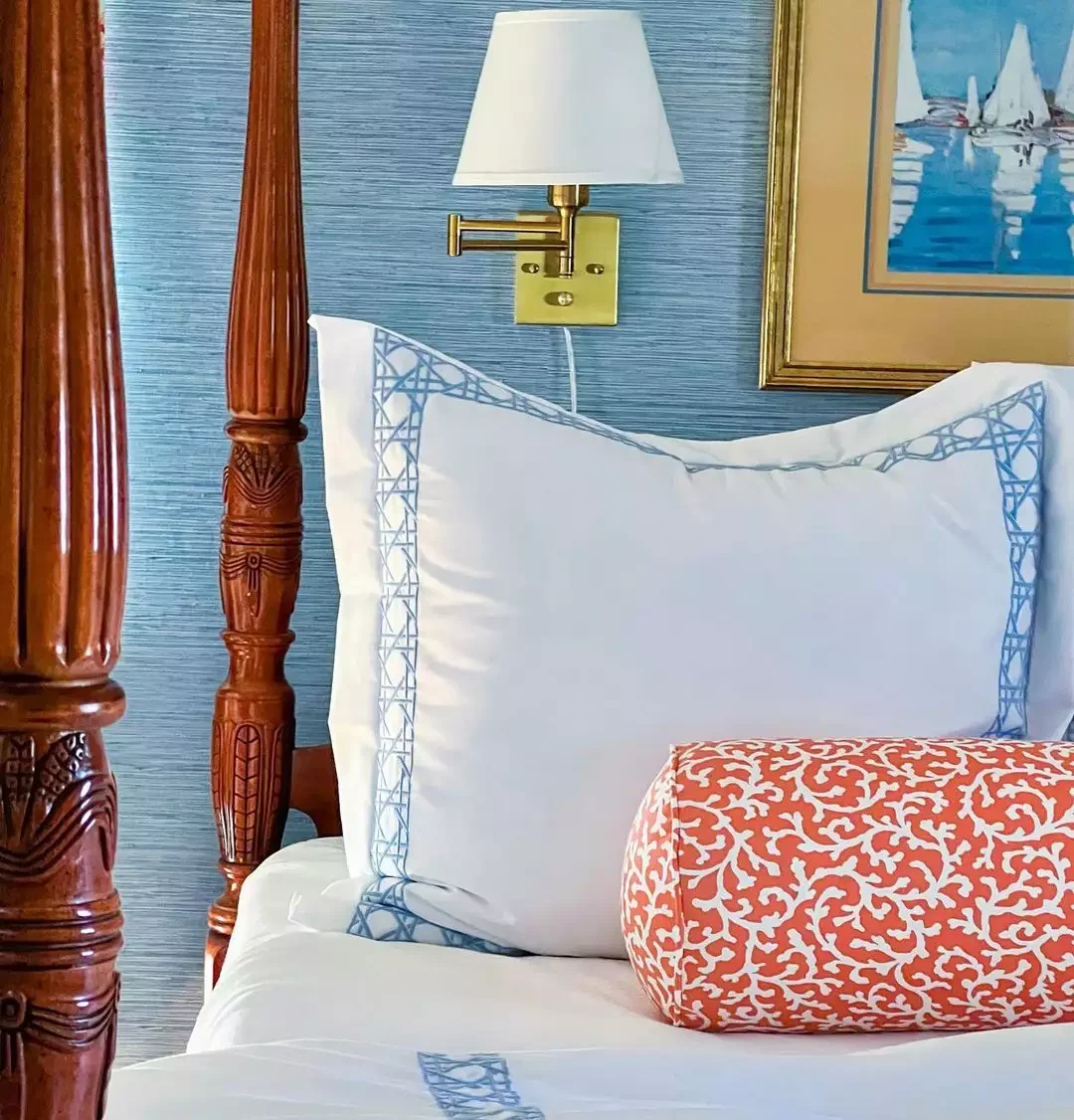 30 Cozy Bedding Ideas to Transform Your Bedroom Into a Dreamy Retreat 17 Add Throw Pillows