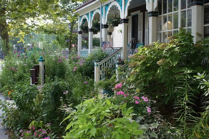 34 Stunning Front Yard Flower Bed Ideas That Will Transform Your Curb Appeal 34 Add Vintage Victorian Garden Elegance