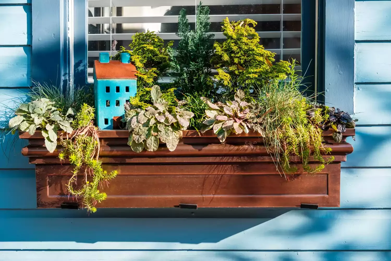 60 Garden Decor Ideas That Transform Your Outdoor Space Add Window Box Statues