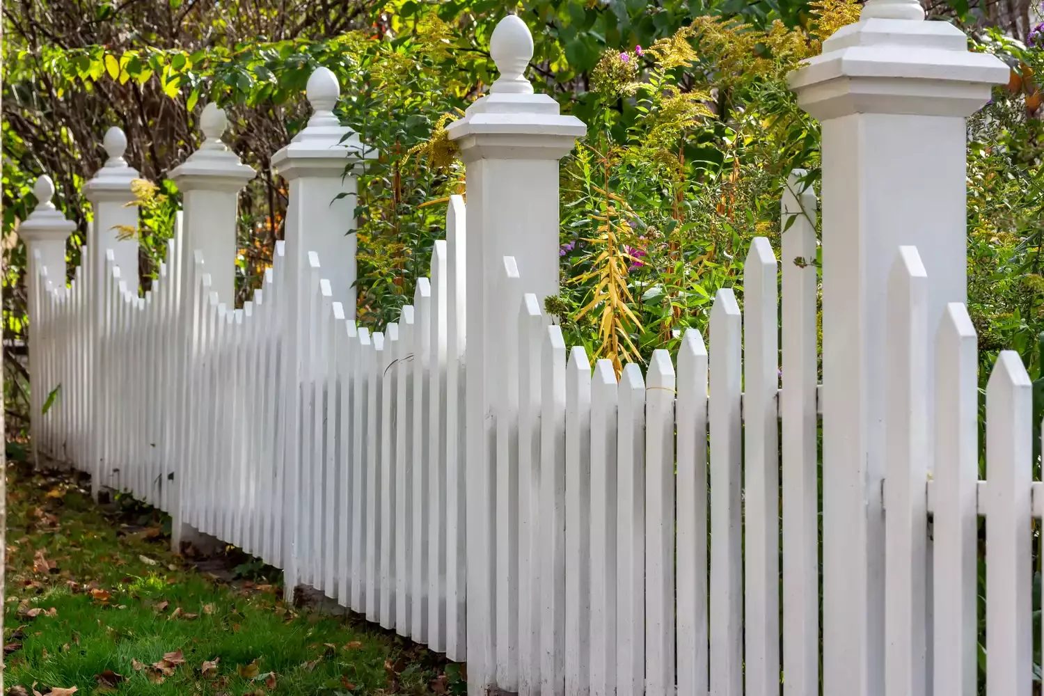 52 Stunning Wooden Fence Designs That Add Rustic Charm to Your Outdoor Space Add Wood Fence Toppers