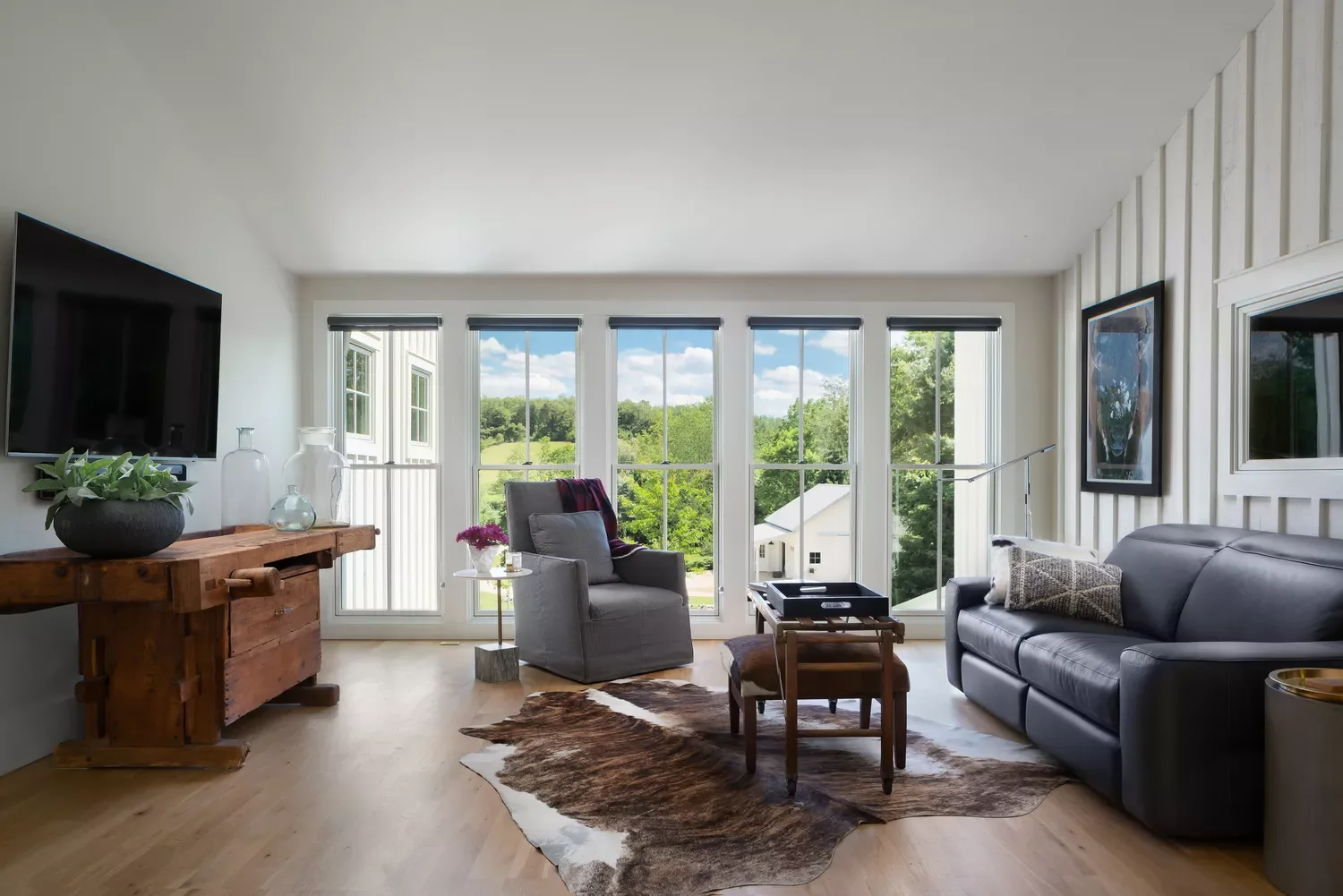 40 Cozy Country Living Room Ideas That Create Instant Warmth 33 Add a Cowhide Rug