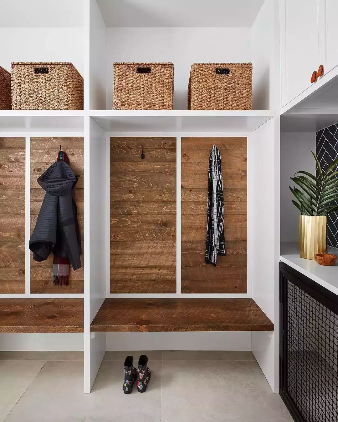 46 Creative Mudroom Design Ideas to Transform Your Entryway Add a Farmhouse Look