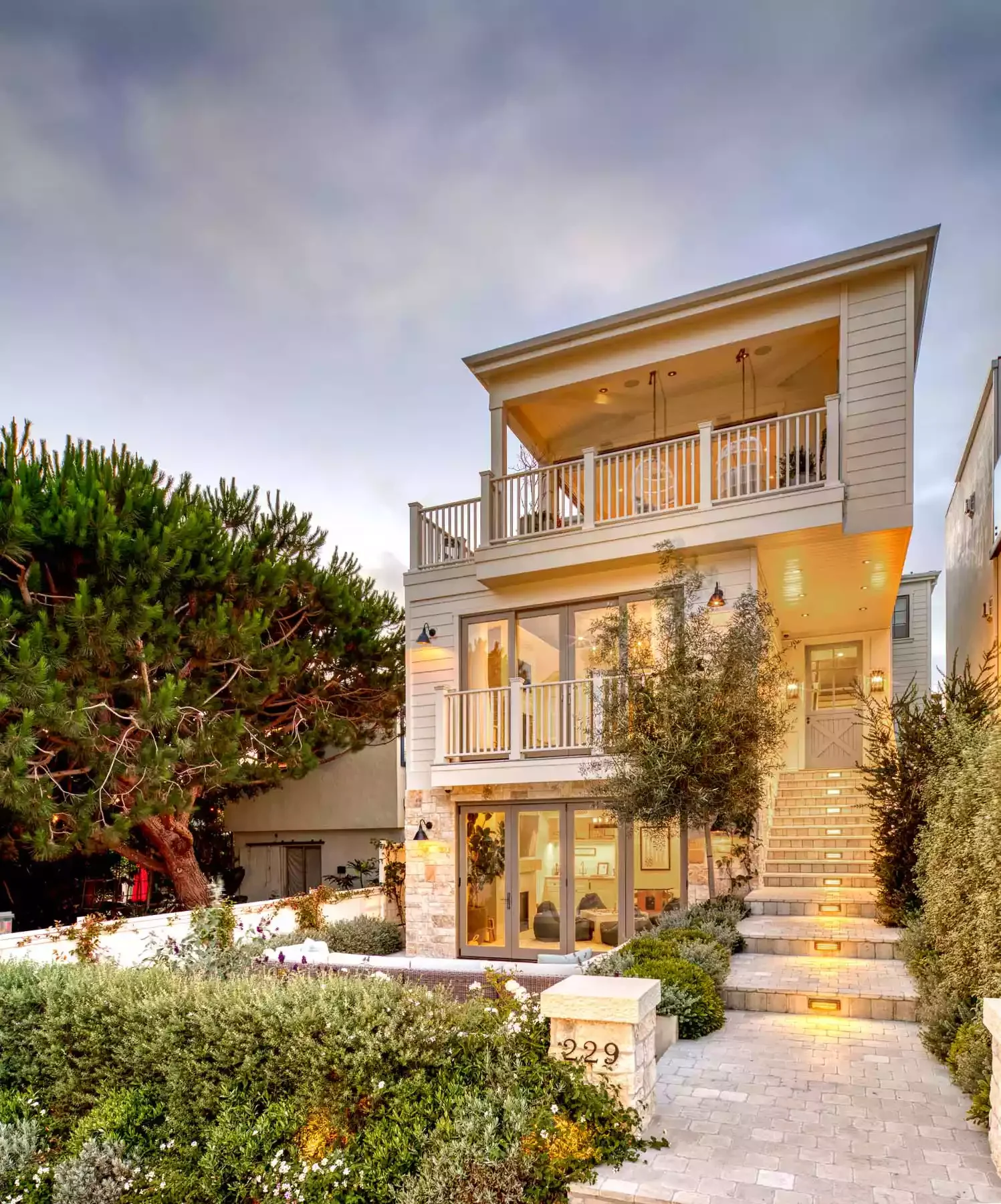 31 Stunning Front Yard Fence Ideas That Will Transform Your Home's Curb Appeal Add a Fence Made of Plants