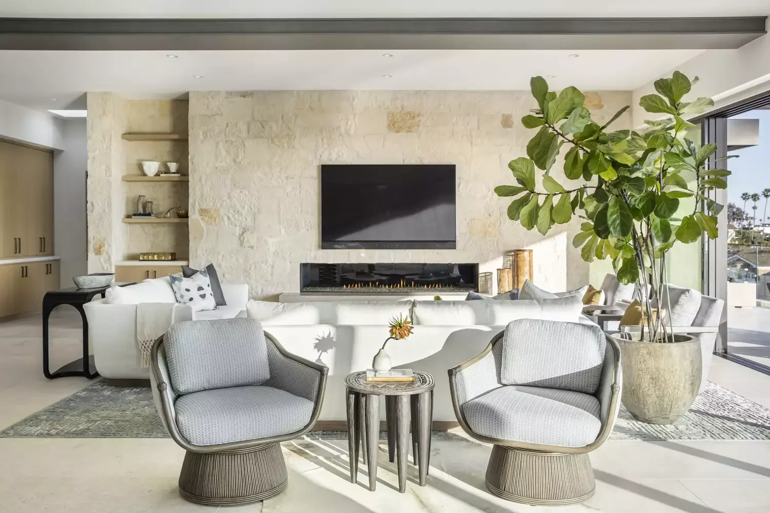 42 Stylish TV Room Ideas That Balance Entertainment and Beautiful Design 25 Add a Fireplace