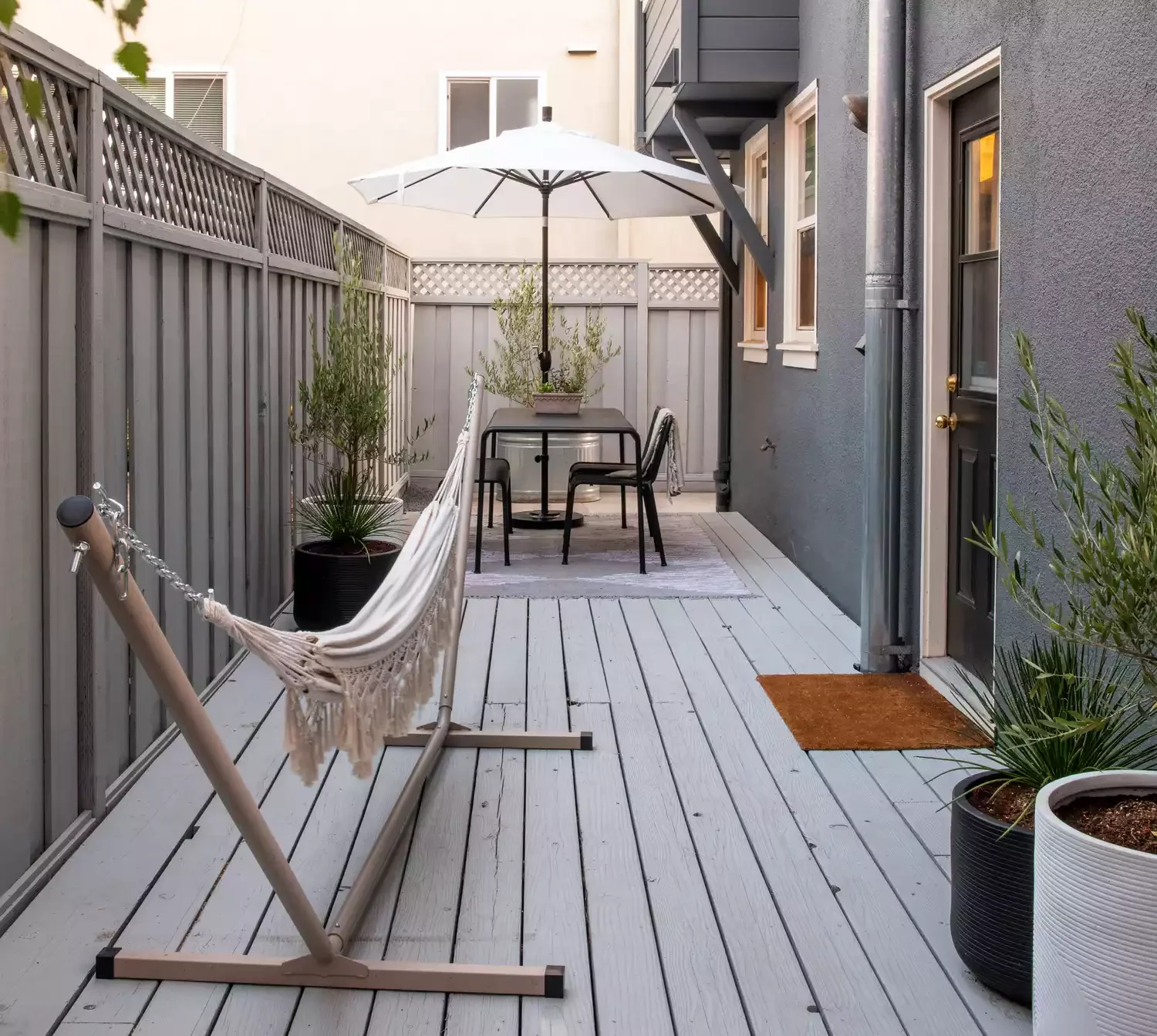 30 Creative Ways to Transform Your Small Deck Into a Stunning Outdoor Retreat 19 Add a Hammock