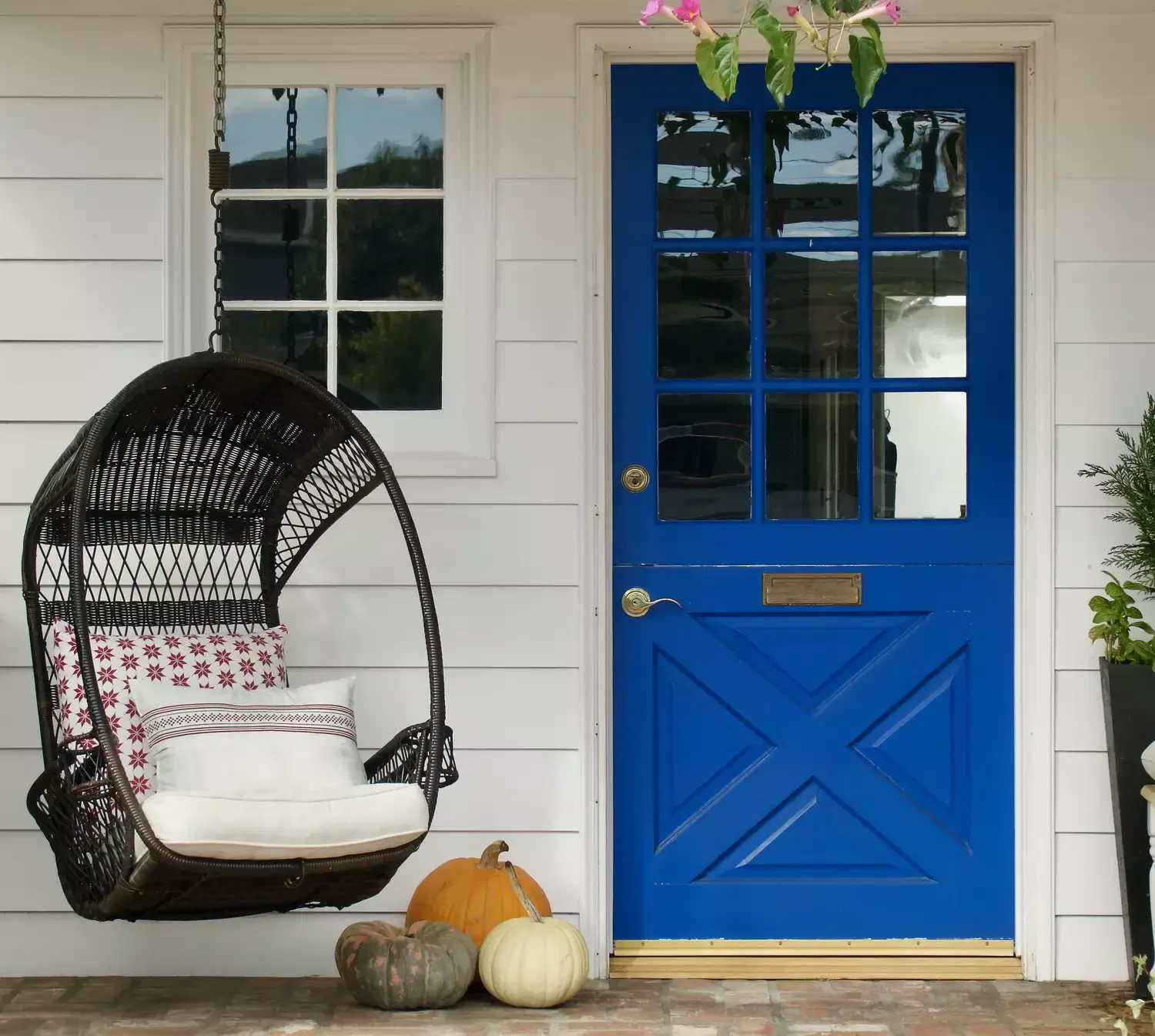30 Creative Ways to Transform Your Small Deck Into a Stunning Outdoor Retreat 7 Add a Hanging Chair