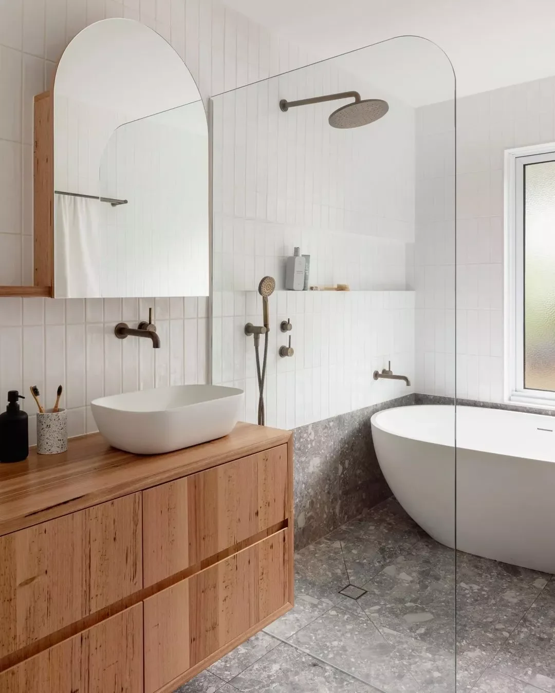 20 Creative Ways to Combine Your Bathtub and Shower in One Space 20 Add a Horizontal Ledge