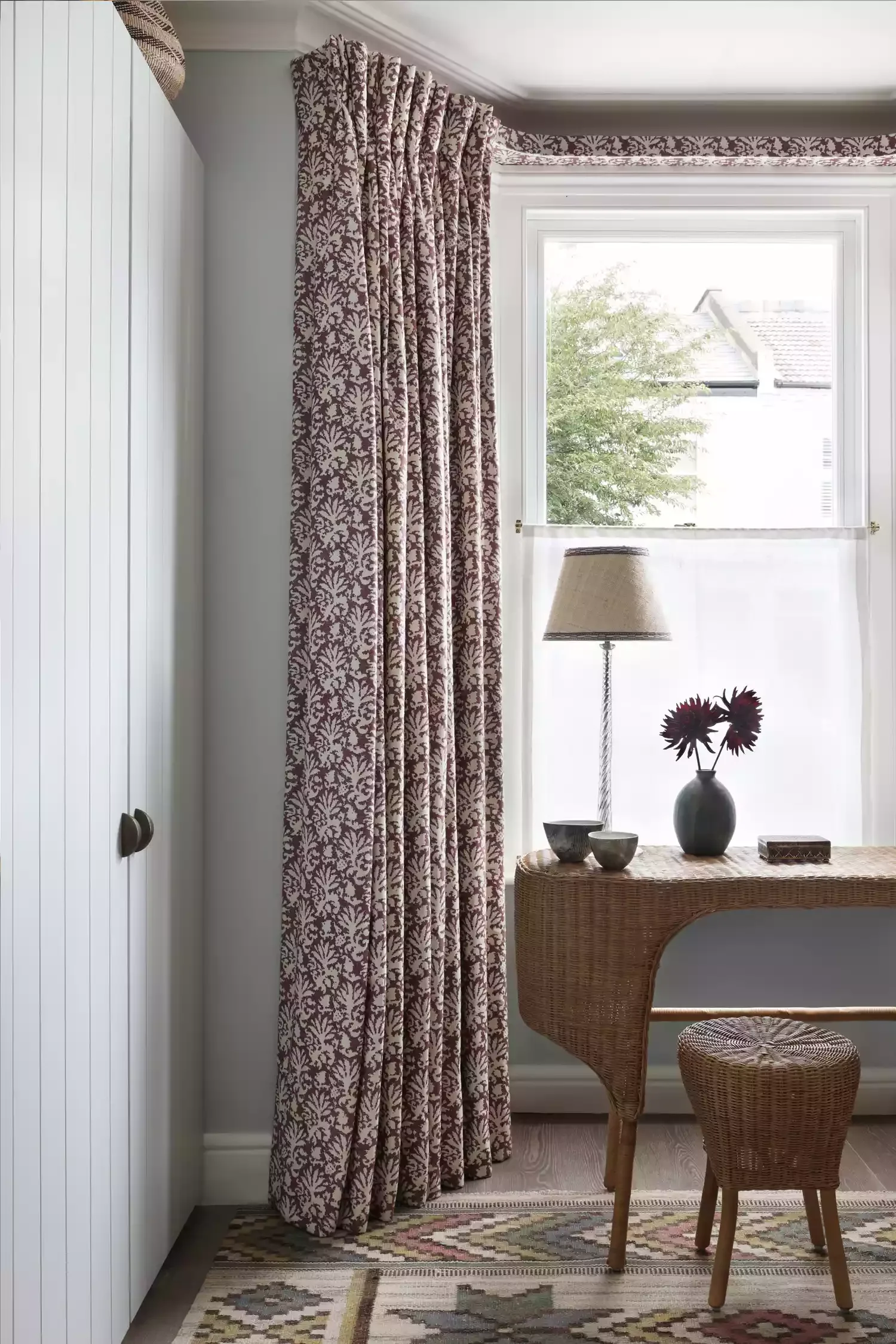 30 Stunning Window Valance Ideas That Will Transform Your Home 17 Add a Narrow Valance Box