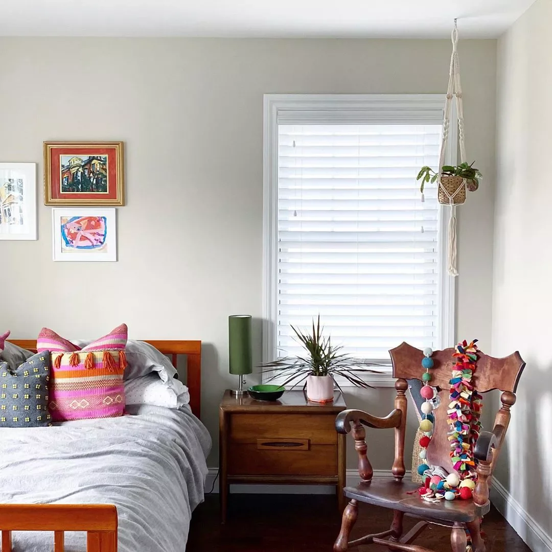 22 Smart Guest Bedroom Ideas That Make Small Spaces Feel Huge 3 Add a Side Chair