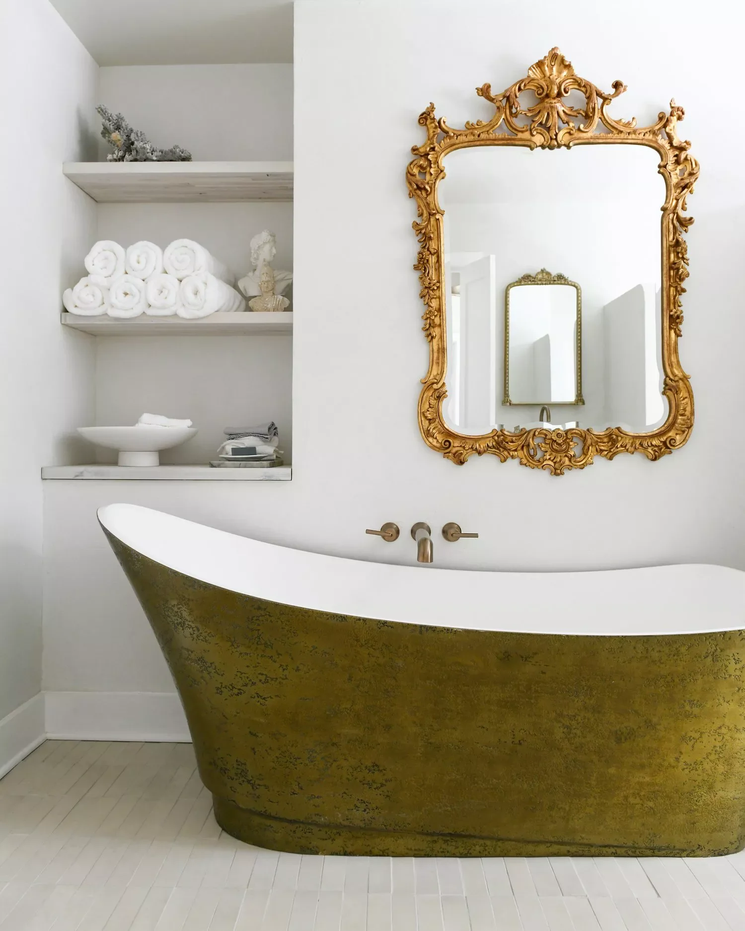 68 Stunning Bathroom Designs That Will Make You Never Want to Leave 33 Add a Touch of Gold