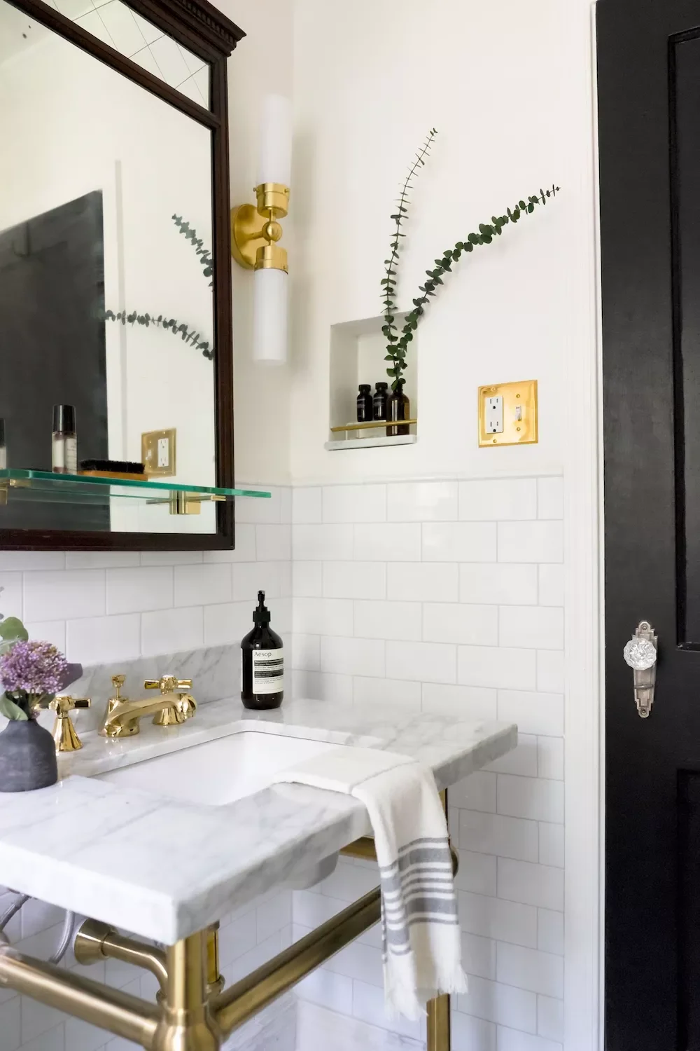 32 Christmas Bathroom Ideas That Create a Holiday Wonderland Add a Touch of Greenery