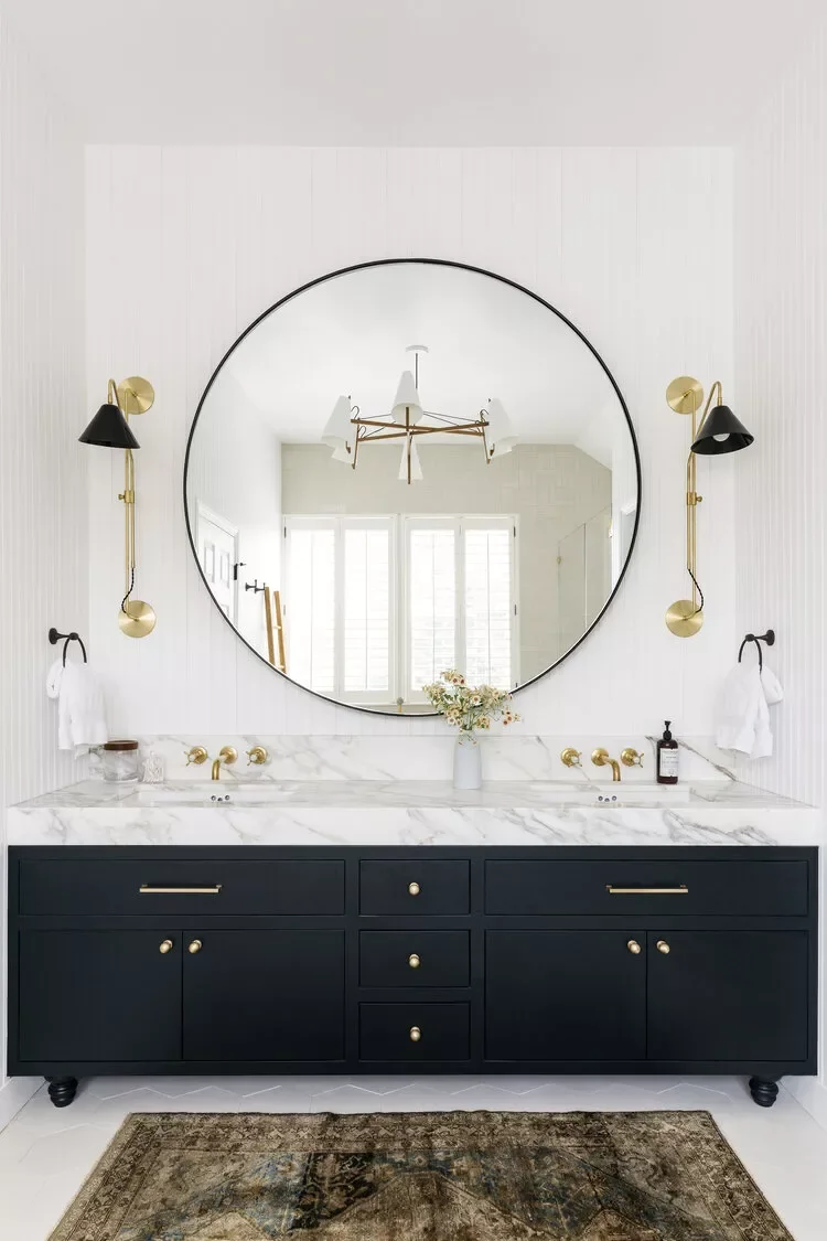 32 Stunning Modern Farmhouse Bathroom Ideas for Timeless Style 19 Add a Vintage Rug