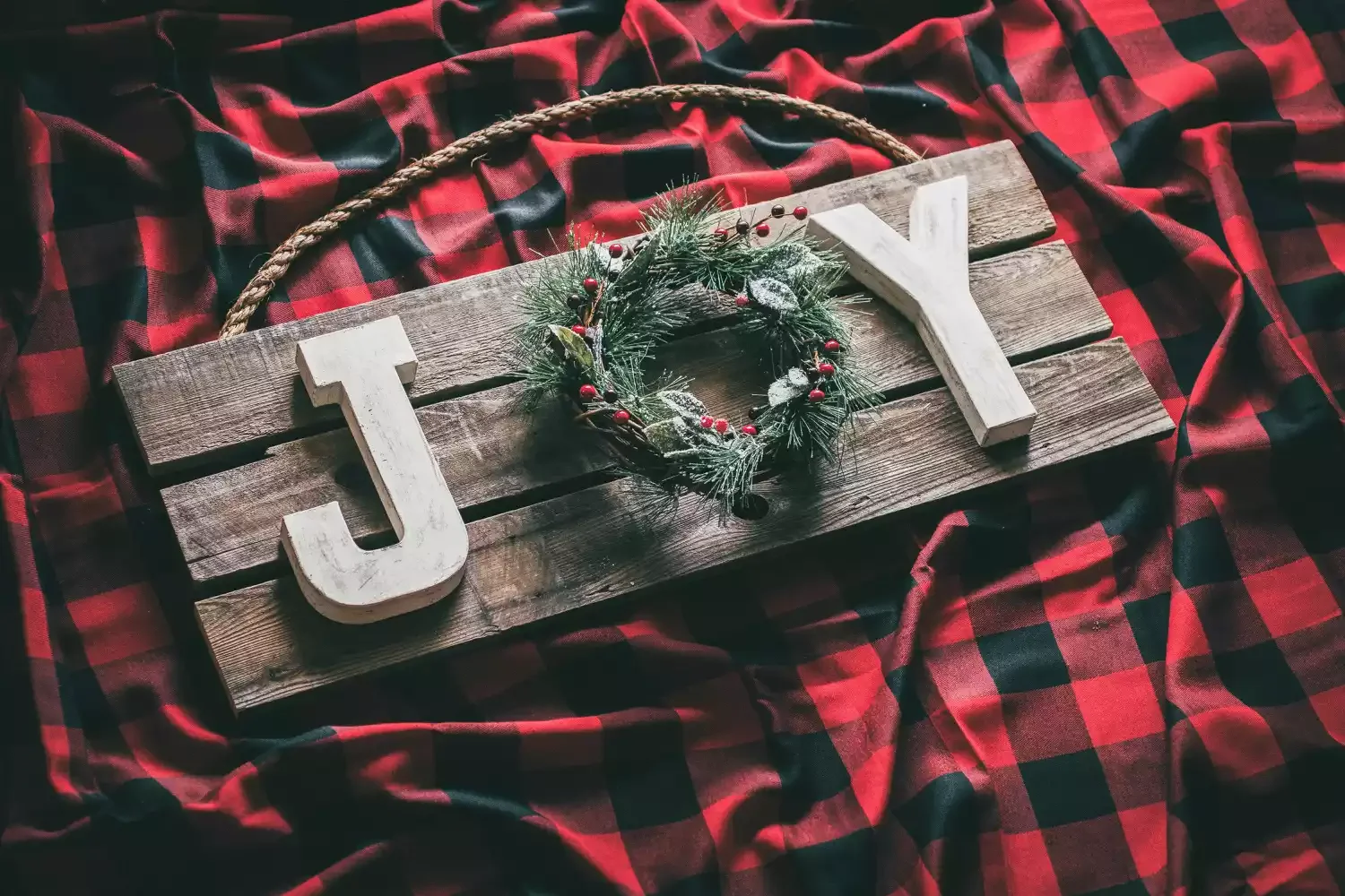 31 DIY Christmas Sign Ideas That Look Professionally Made Add a Wreath