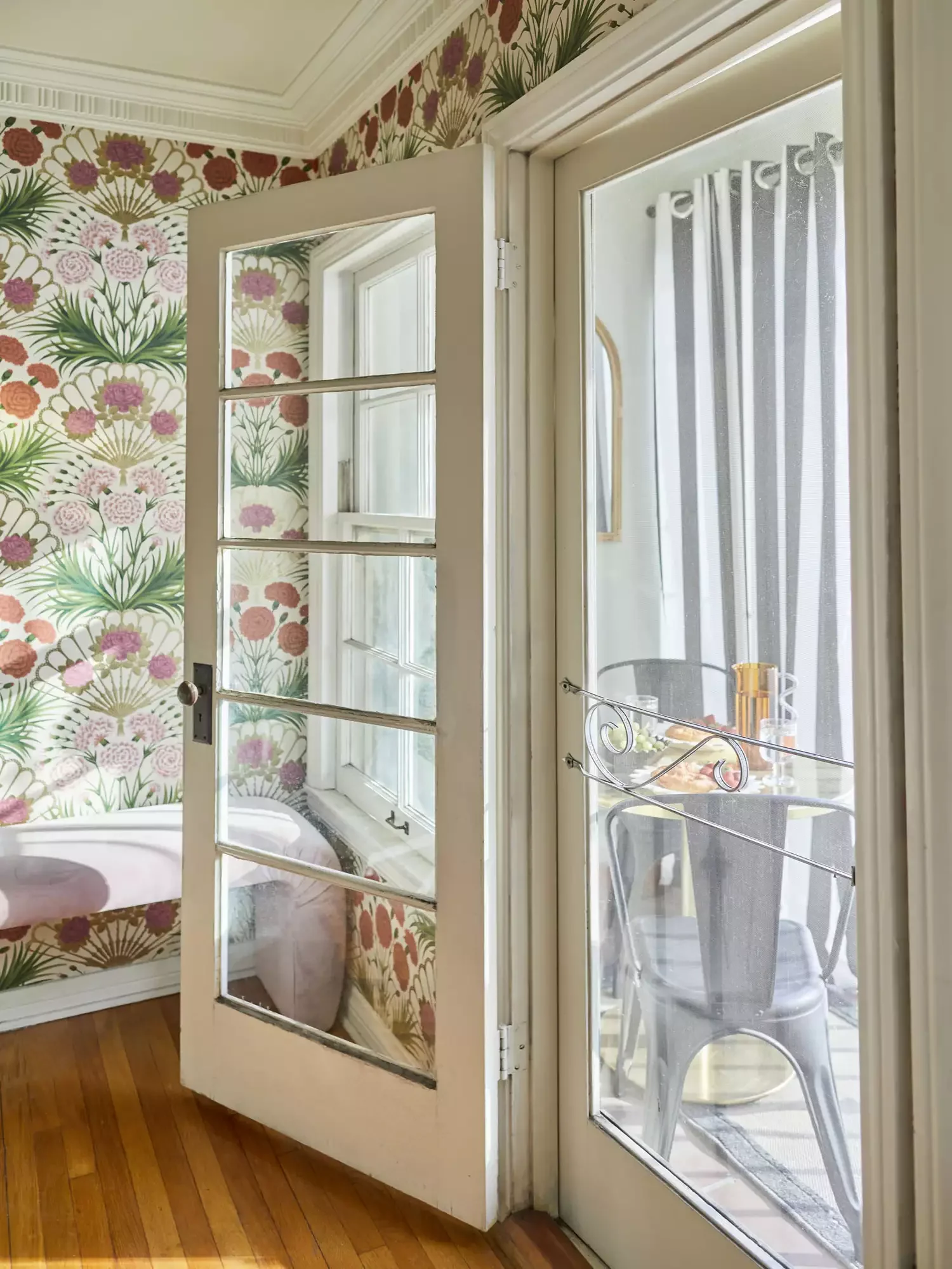 24 Stunning Modern Screened Porch Ideas to Transform Your Outdoor Living Space 24 Add an Interior Screen Door