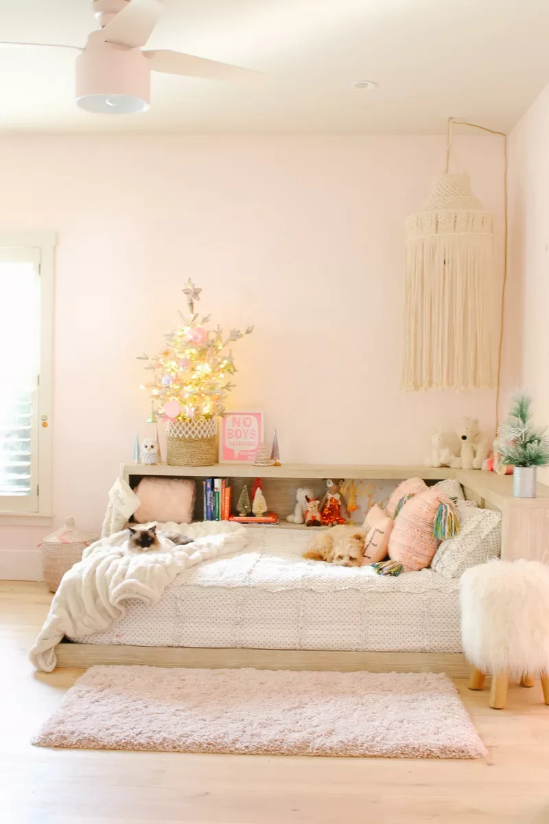 115 Stunning Christmas Decorating Ideas to Transform Your Home This Holiday Season Adorn a Kids' Room