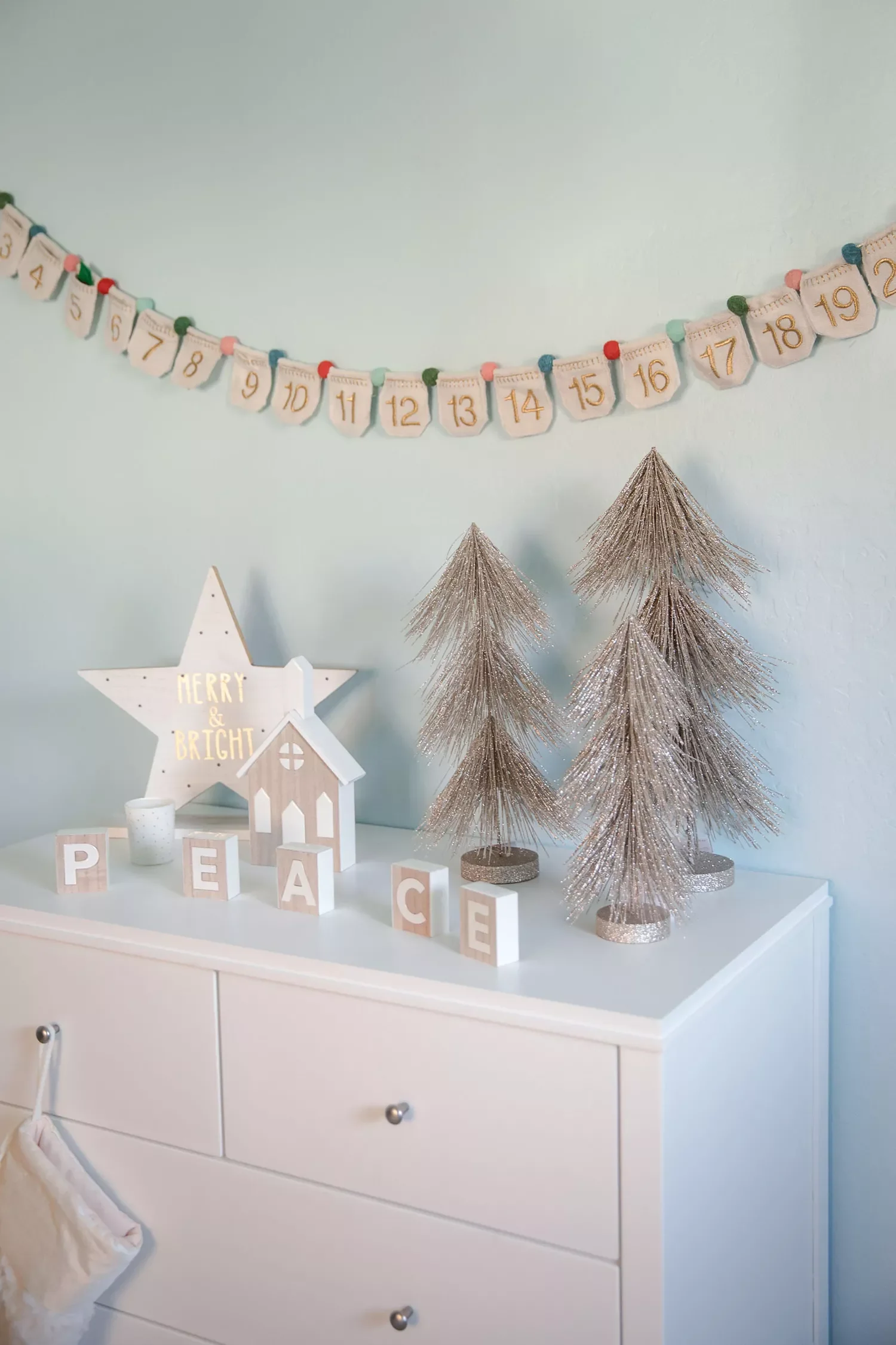 32 Stunning Christmas Wall Decorating Ideas to Transform Your Home Into a Holiday Haven 25 Advent Calendar