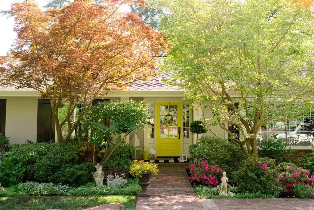 30 Front Walkway Ideas That Will Transform Your Home's First Impression Aged Brick Walkway