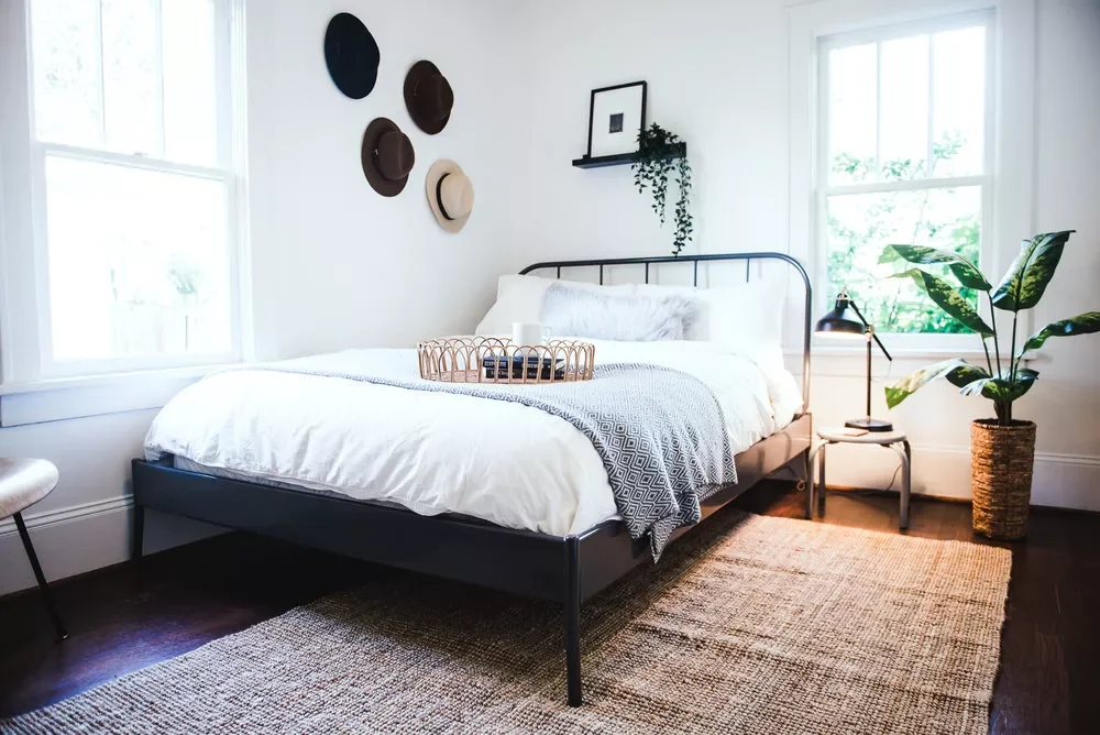 22 Rustic Bedroom Designs That Create Your Perfect Cozy Retreat 11 Airy Bedroom