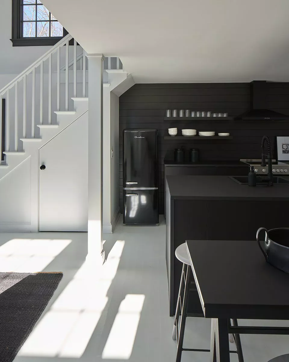 42 Stunning Kitchen Countertop Ideas to Transform Your Space All-Black Kitchen Counters