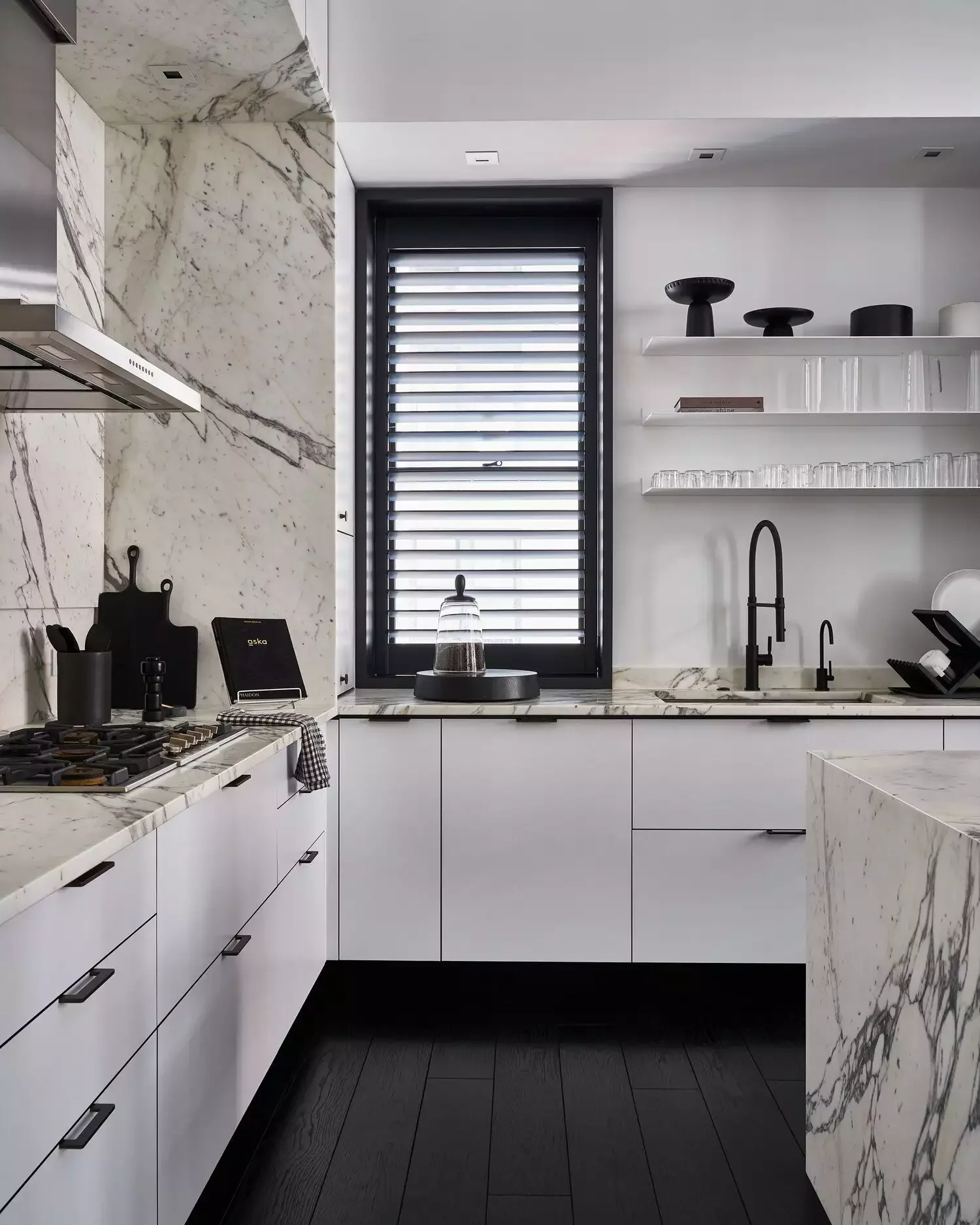 21 Creative Window Trim Ideas to Transform Your Room's Style 11 All-Black Window Trim