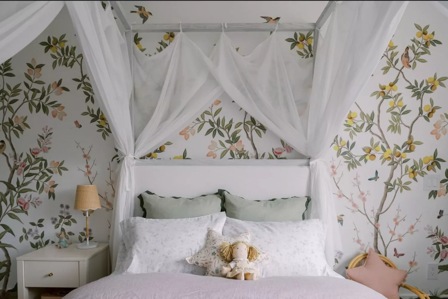 37 Stunning Canopy Bed Ideas to Transform Your Bedroom 11 All-White Canopy Bed