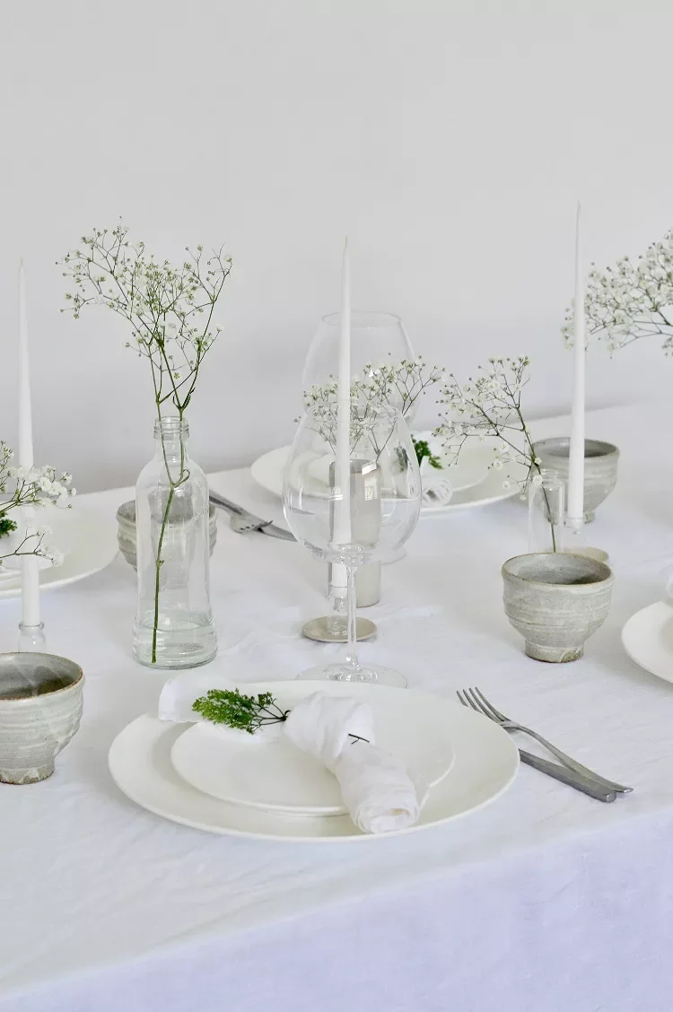 34 Stunning Tablescape Ideas to Transform Your Dining Experience All Year Long All-White Tablescape