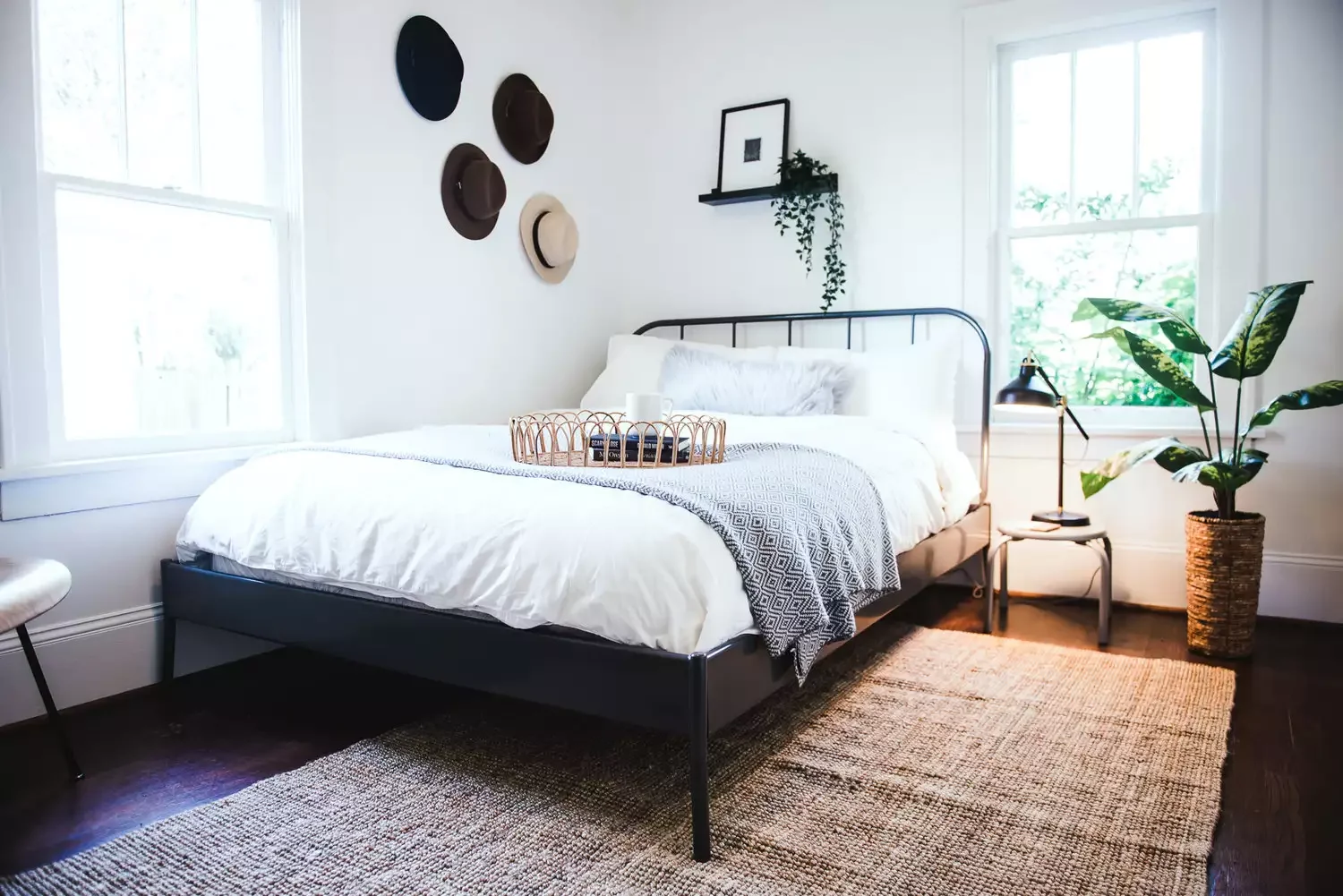 25 Clever Small Primary Bedroom Ideas That Make Your Space Feel Surprisingly Spacious 6 Alternative Layout for Small Bedroom