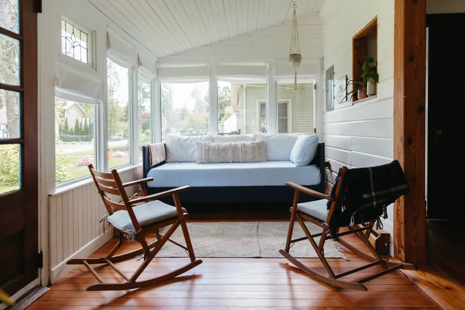 29 Stunning Three-Season Porch Ideas That'll Make You Want to Live Outdoors 27 An Afternoon Getaway