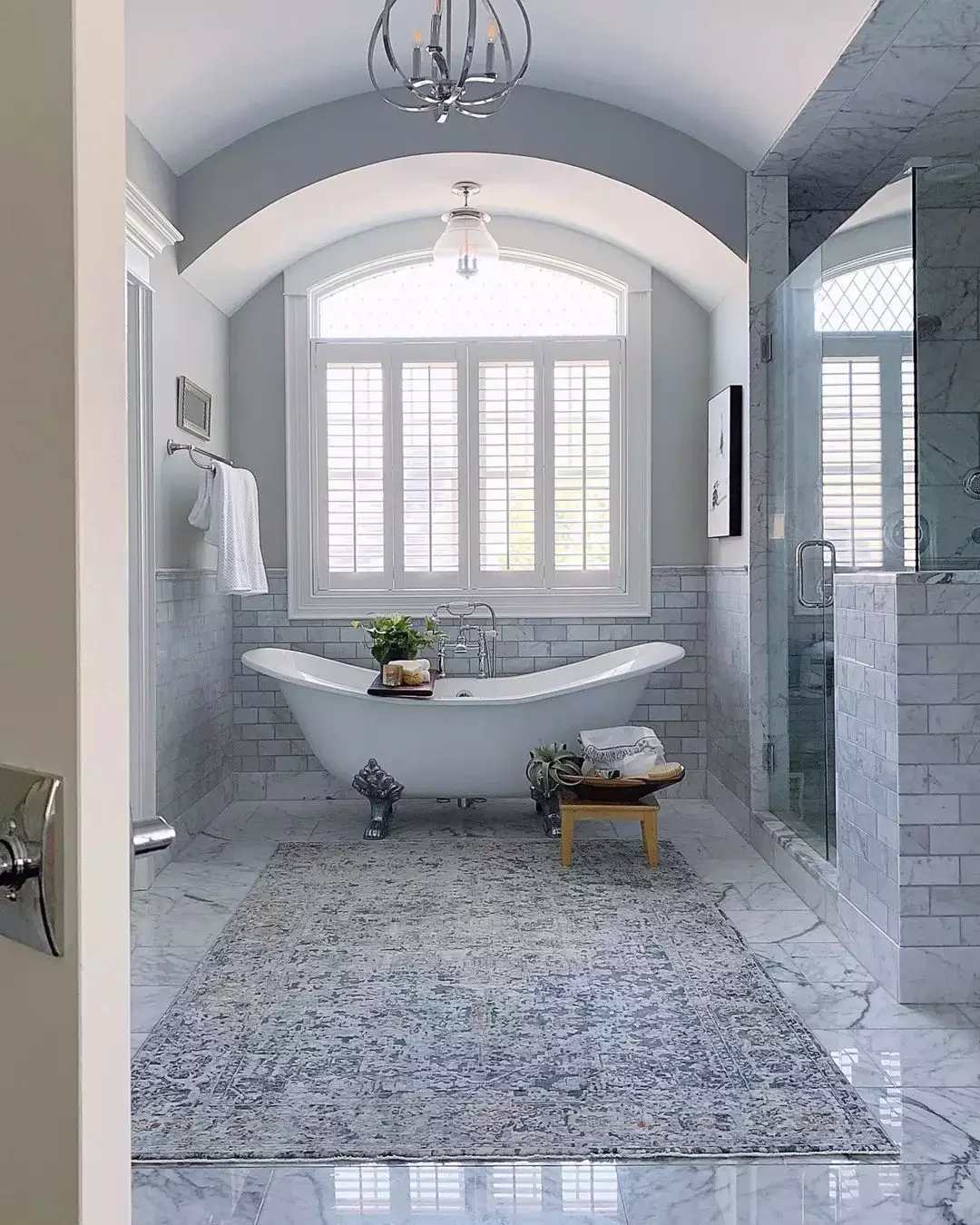 74 Amazing Bathroom Decorating Ideas That Will Transform Your Space 28 An Area Rug for Warmth