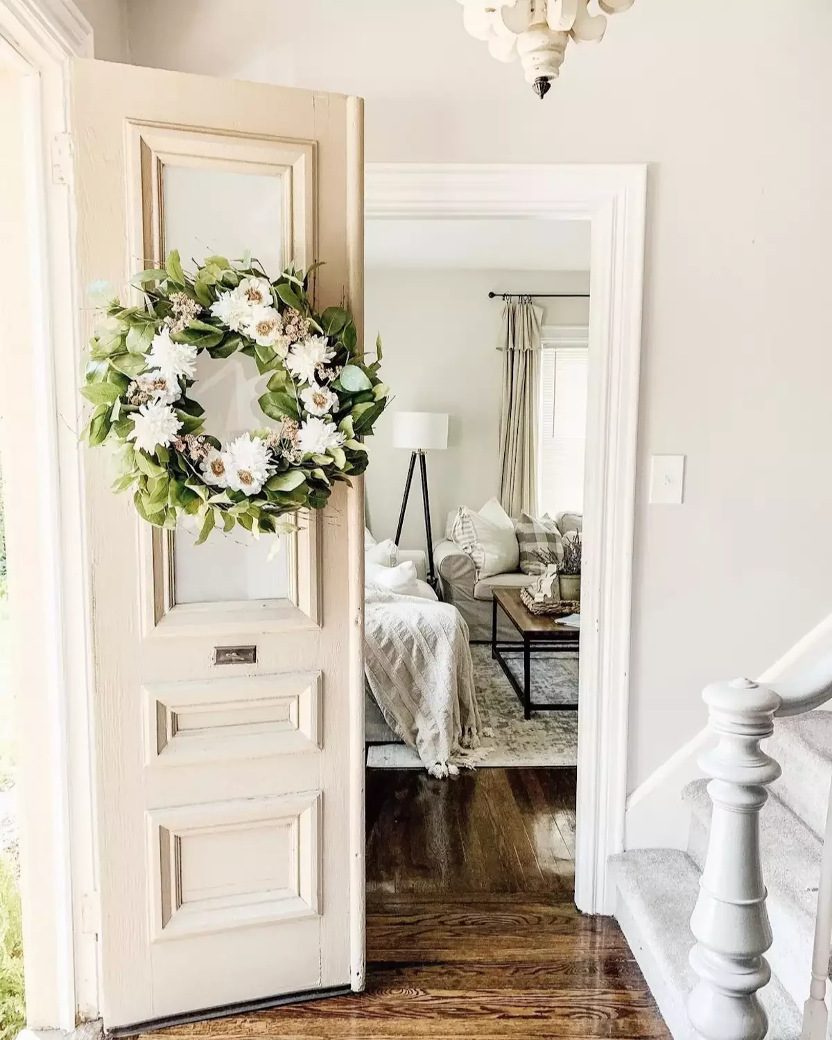 25 Beautiful Summer Wreath Ideas to Brighten Your Front Door 7 An Easy DIY Wreath