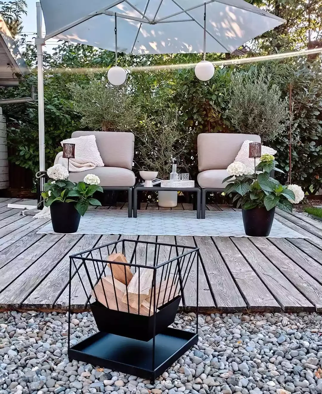 Anchor a Seating Area With Large Plants