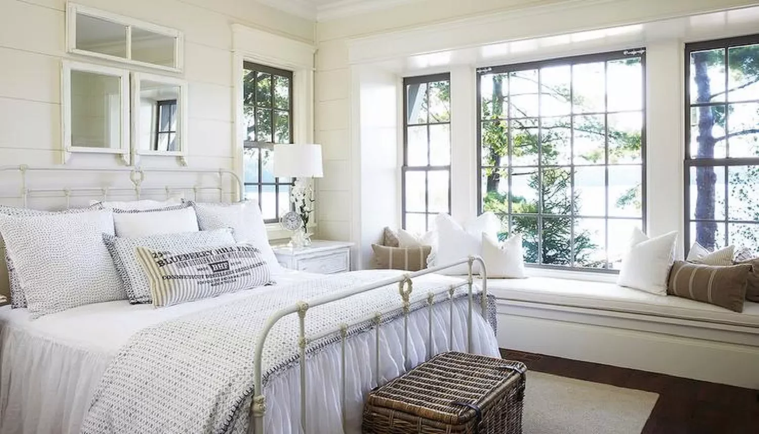 49 Stunning Farmhouse Bedroom Designs That Will Transform Your Space 20 Antique Bed Frame