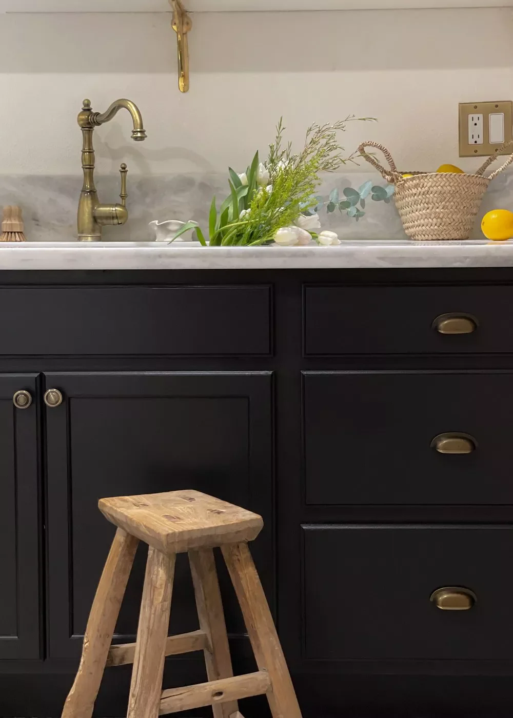 36 Stunning Kitchen Cabinet Hardware Ideas That Transform Your Space Antique Bronze on Black