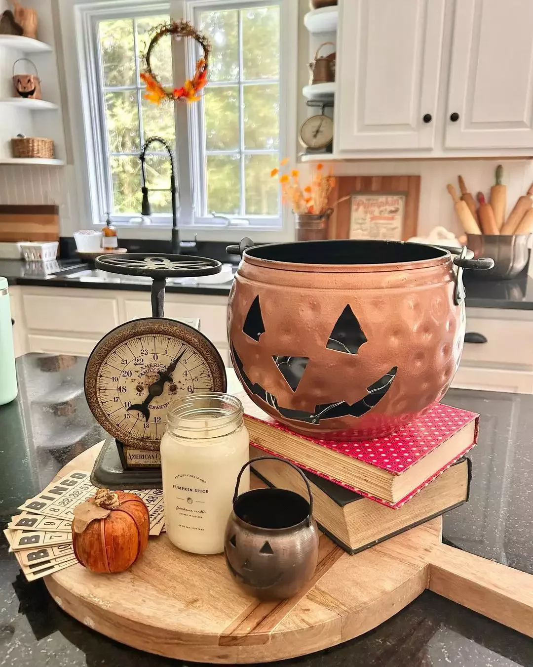 24 Subtle Fall Kitchen Decorating Ideas That Bring Perfect Autumn Warmth 21 Antique Decor