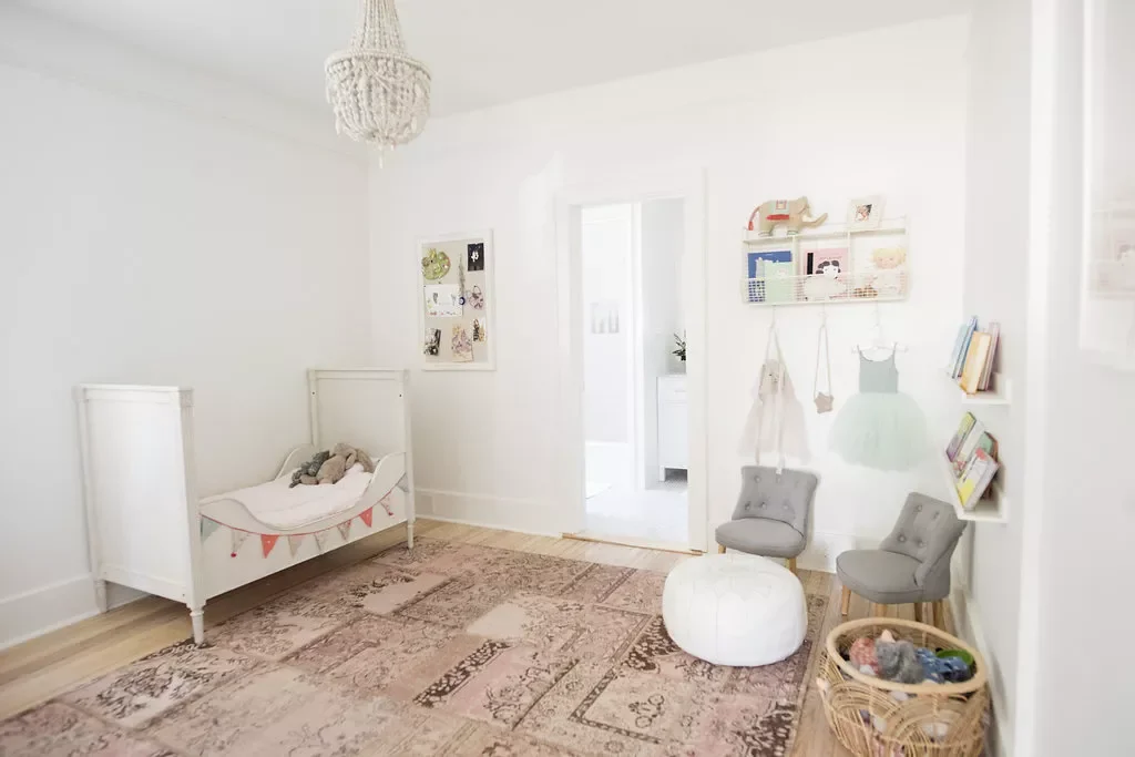 27 Stunning Girls' Bedroom Ideas She'll Absolutely Adore 14 Antique Furniture and Decor