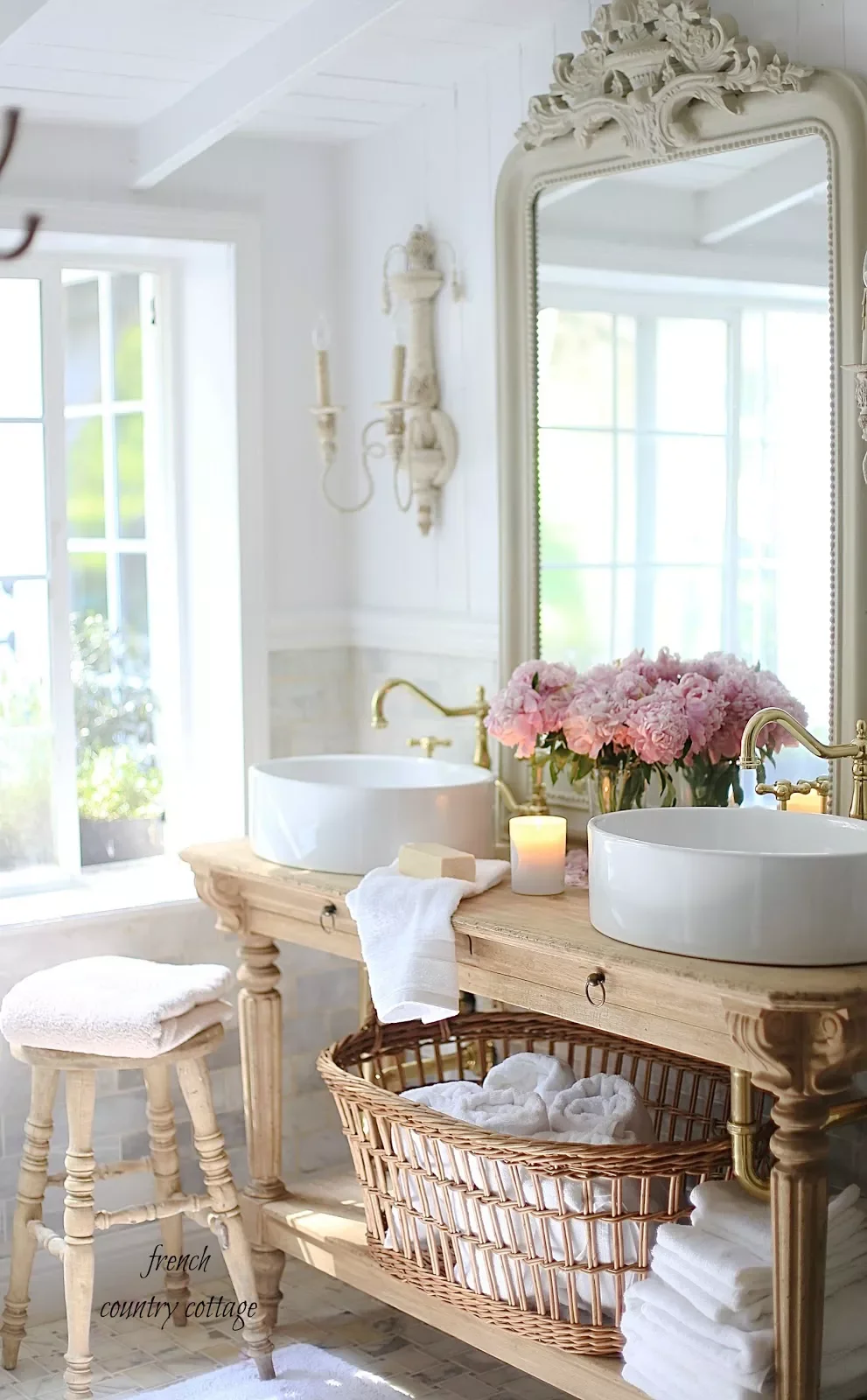 25 Creative Ways to Display Towels That Transform Your Bathroom Storage 8 Antique Vanity