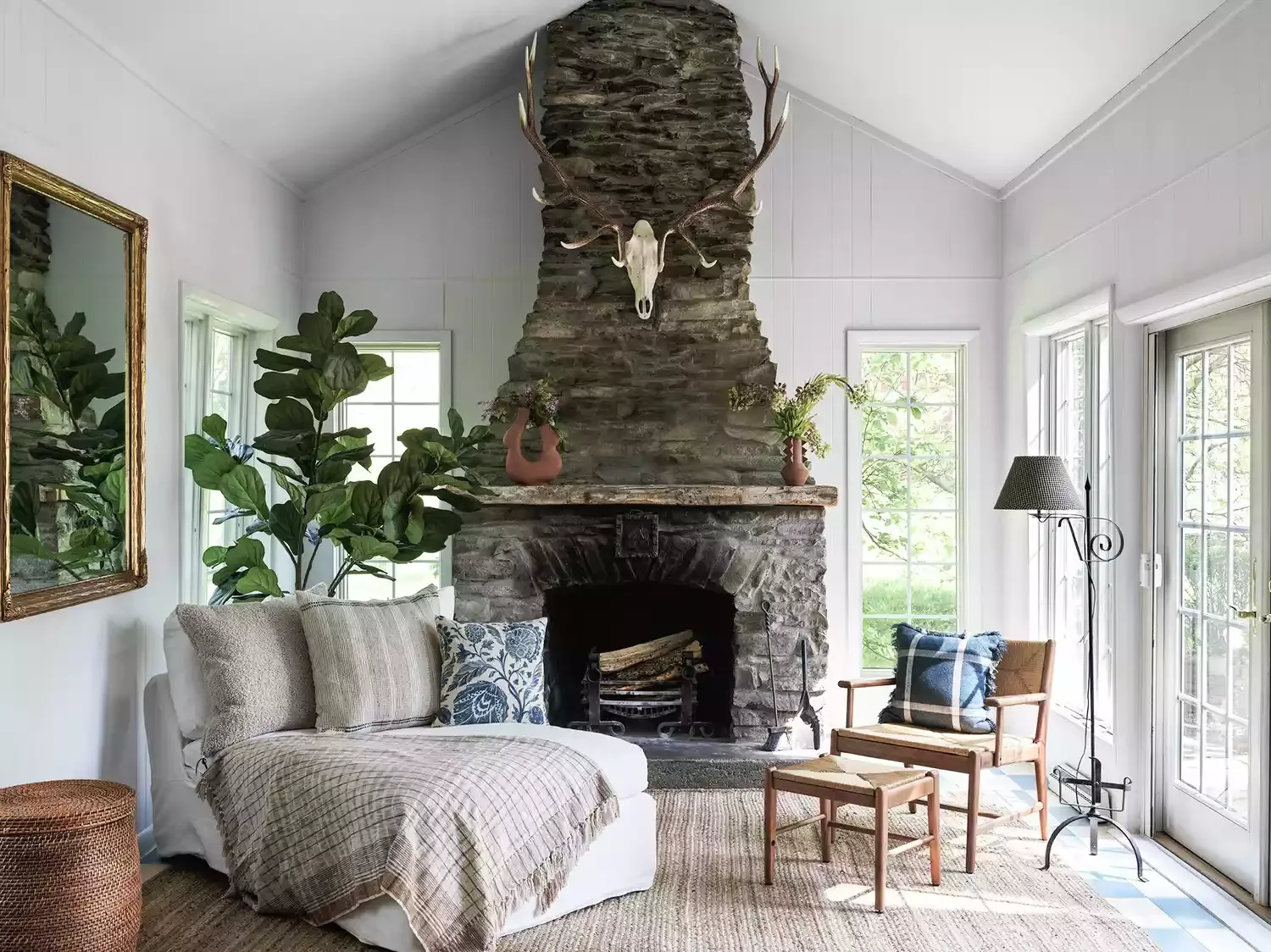 51 Cozy Farmhouse Wall Decorating Ideas That'll Transform Your Space 17 Antlers and Trophy Heads