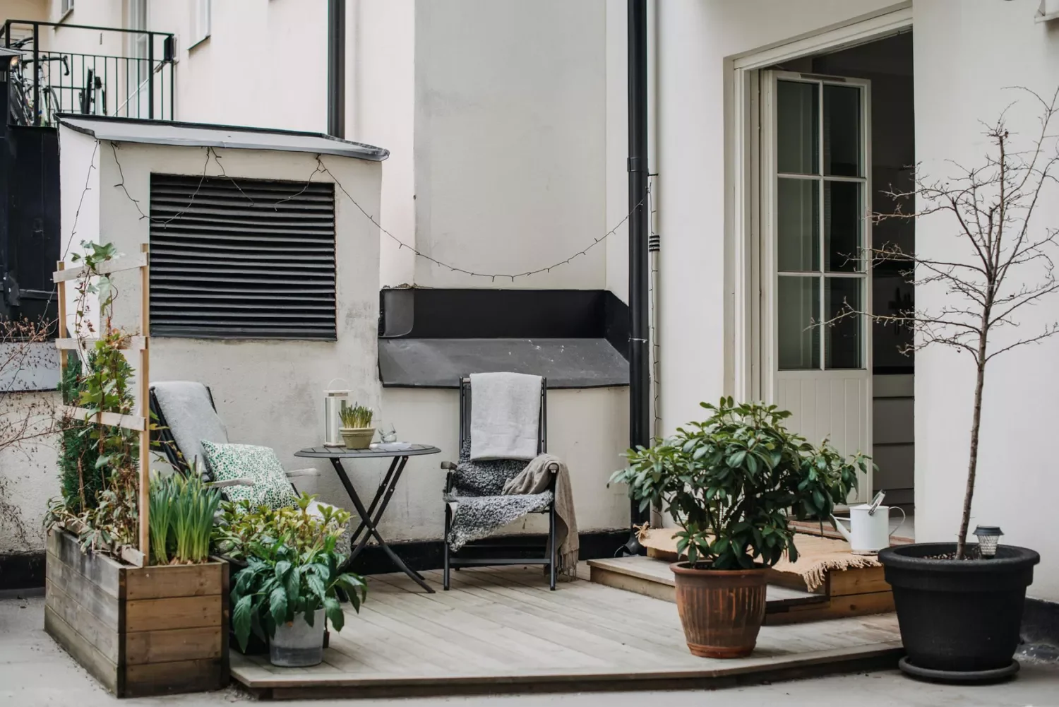 22 Creative Small Deck Ideas to Transform Your Outdoor Space This Summer 4 Apartment Patio Deck