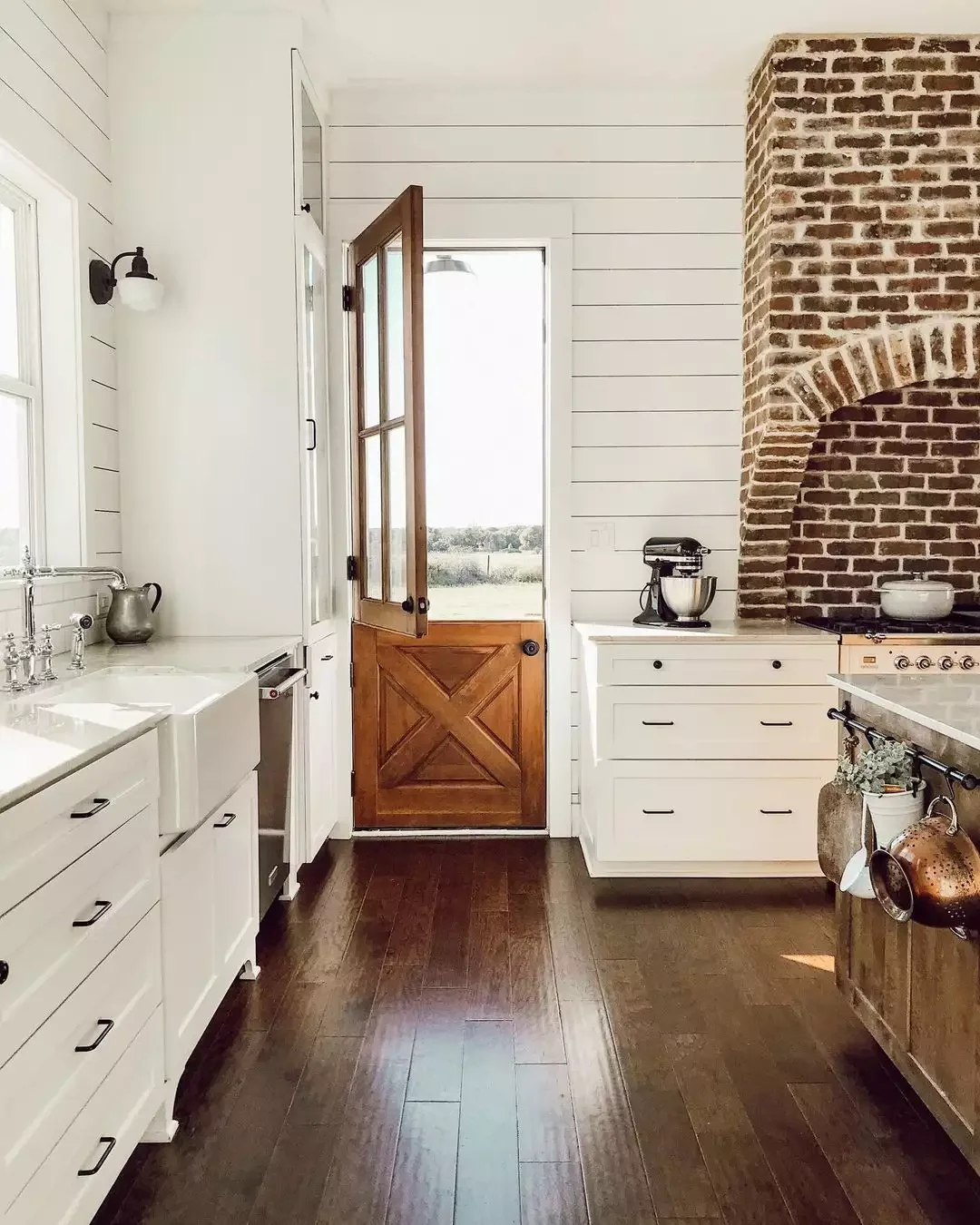 68 Charming Farmhouse Kitchen Ideas That Never Go Out of Style Architectural Intrigue