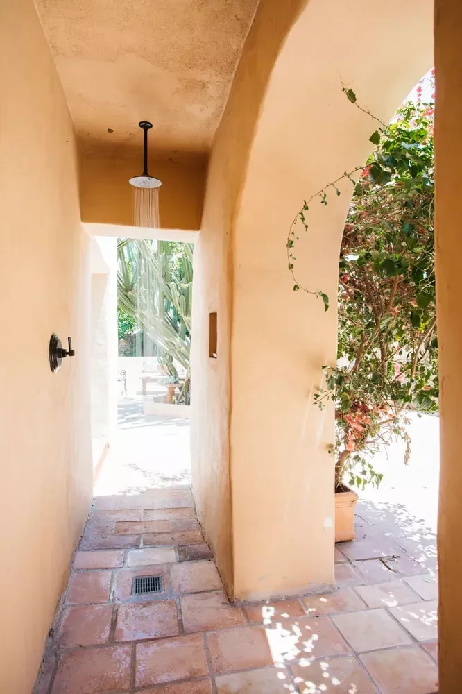 34 Stunning Outdoor Shower Ideas to Transform Your Backyard Oasis 14 Archway Outdoor Shower
