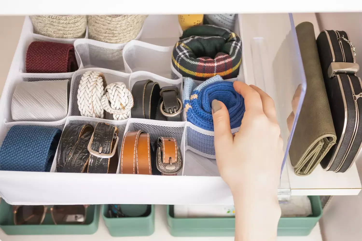 36 Brilliant Closet Organization Ideas to Transform Your Space Arrange Accessories with Drawer Dividers